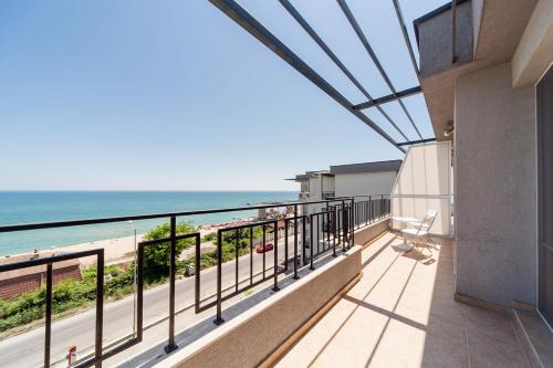 One-Bedroom Apartment with Sea View photo 1