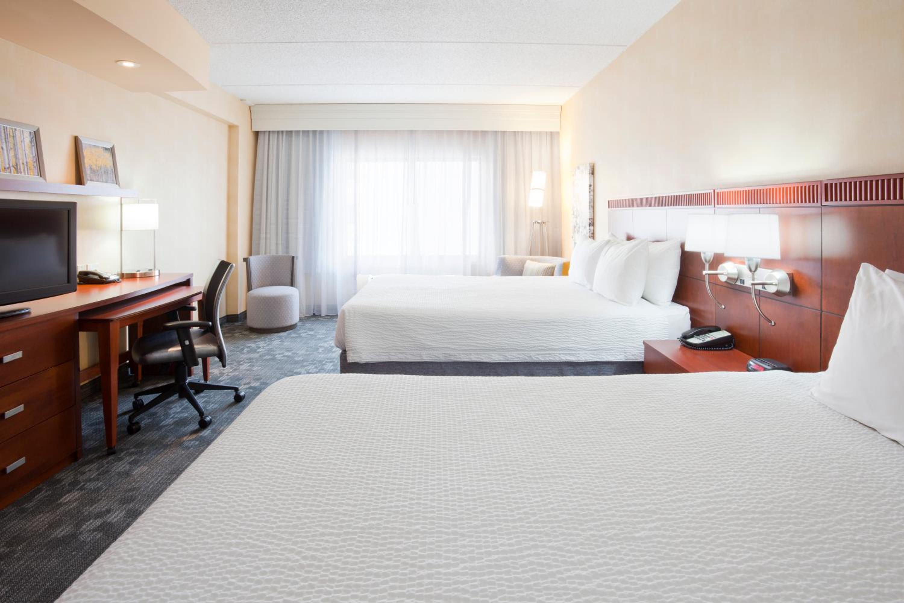 Queen Room with Two Queen Beds - Hearing Accessible