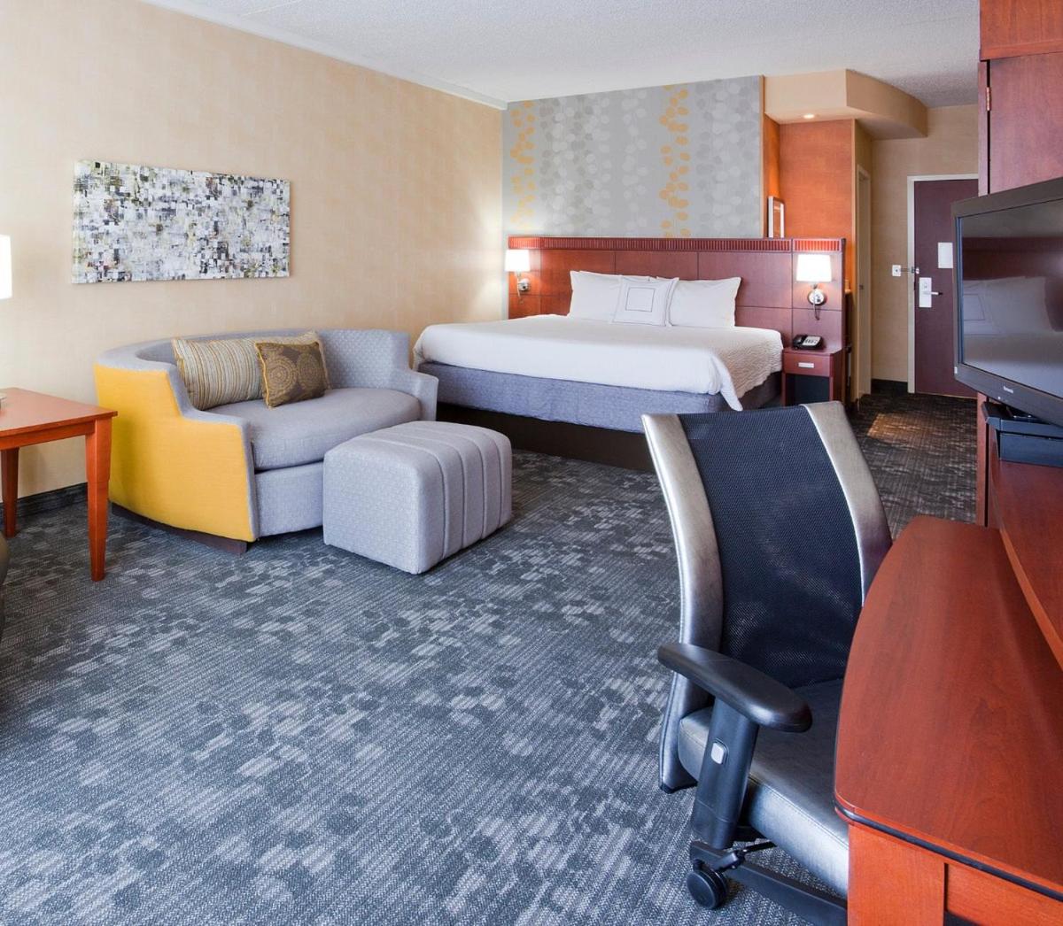 King Room with Sofa Bed - Hearing Accessible