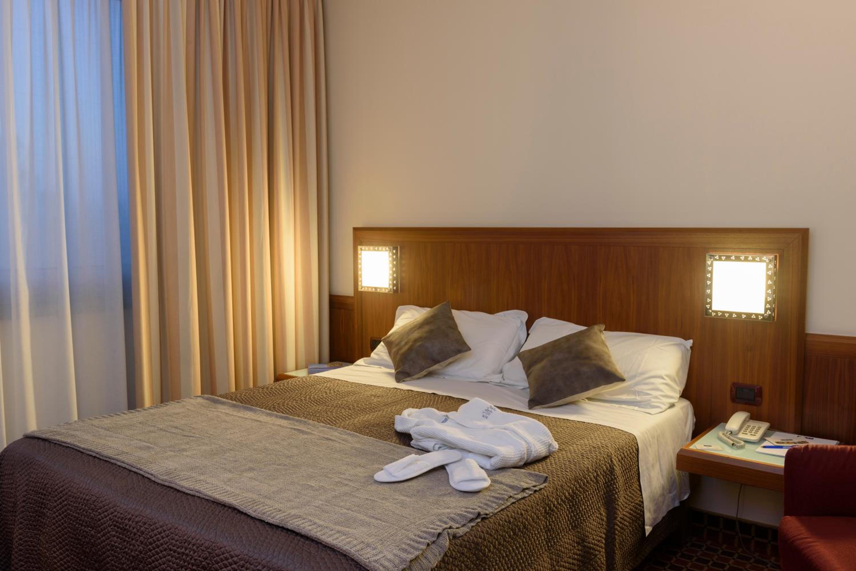 Deluxe Twin Room - Photo 26