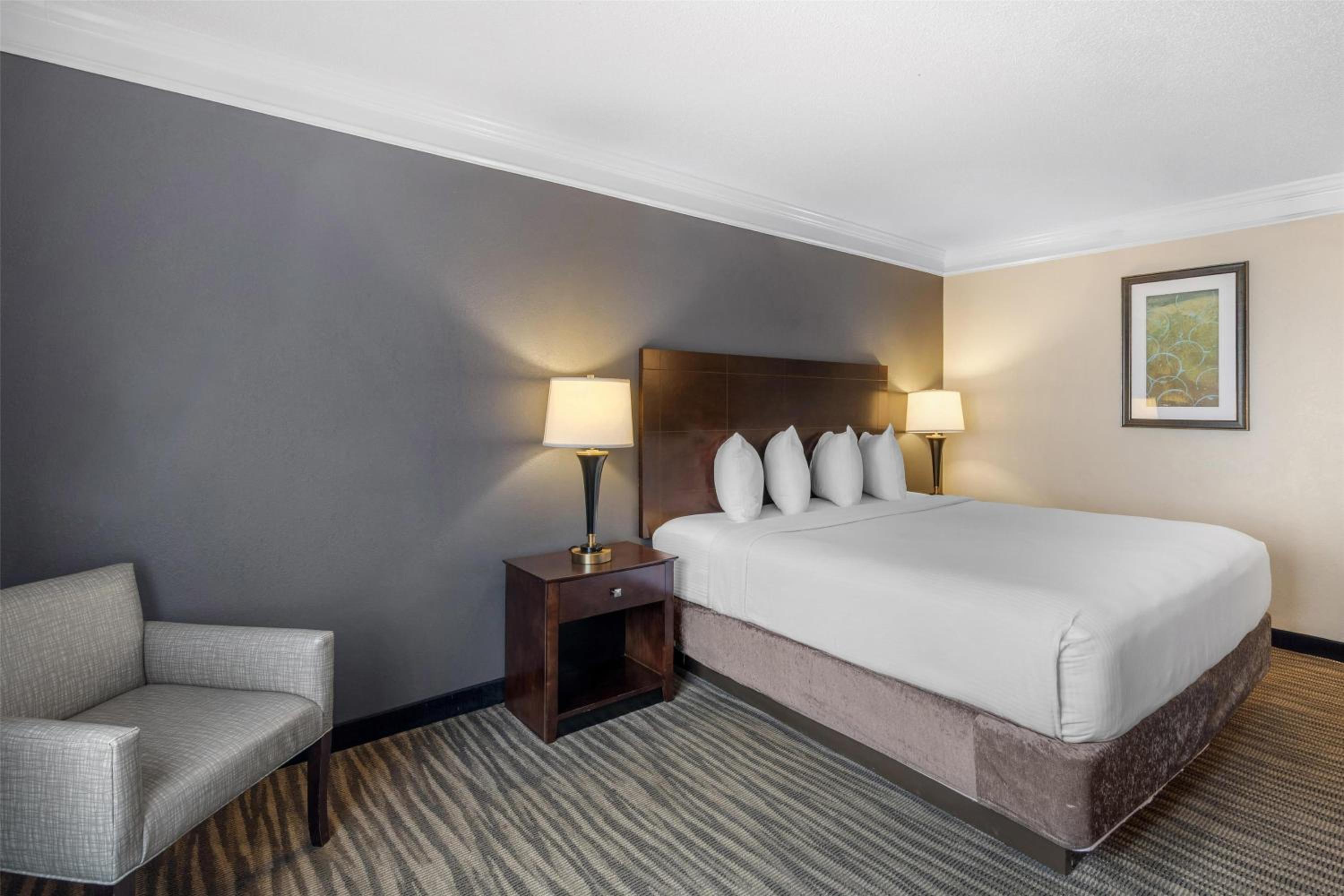 King Room with Roll-in Shower - Disability Access/Non-Smoking photo 1
