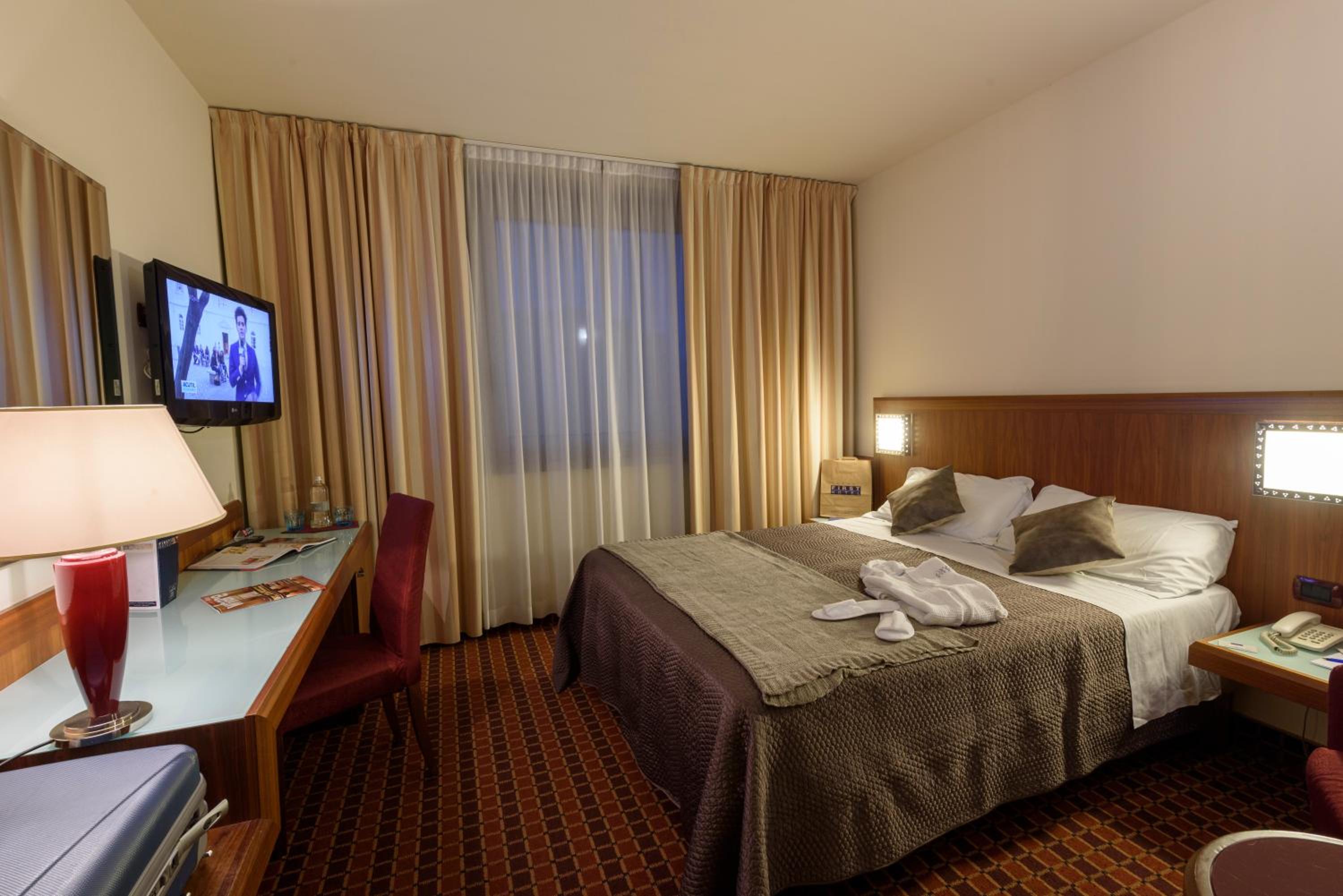 Deluxe Twin Room - Photo 30