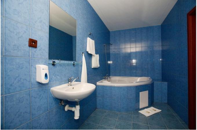 Double Room with Bath photo 3