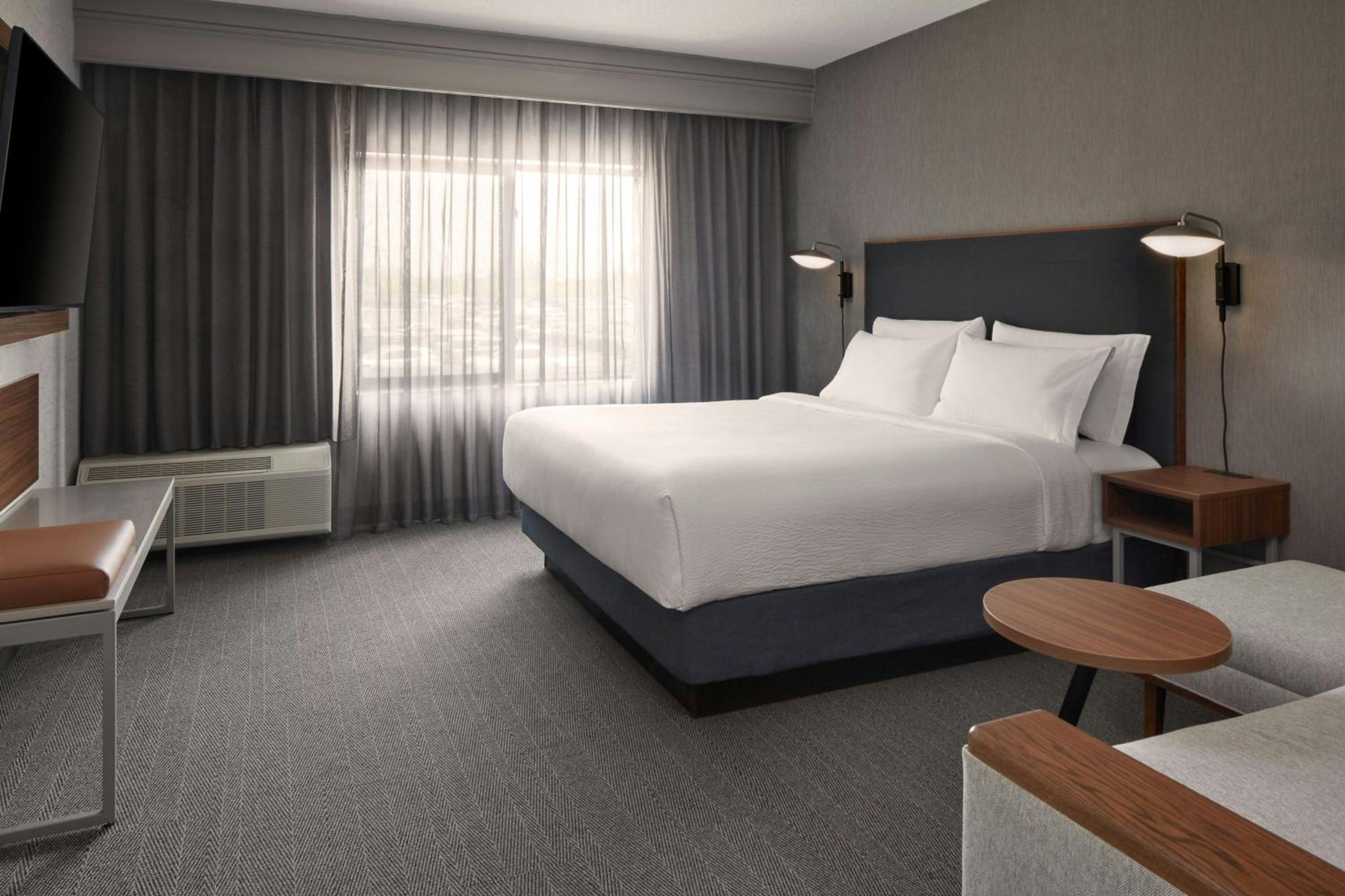 King Suite with Sofa Bed photo 2