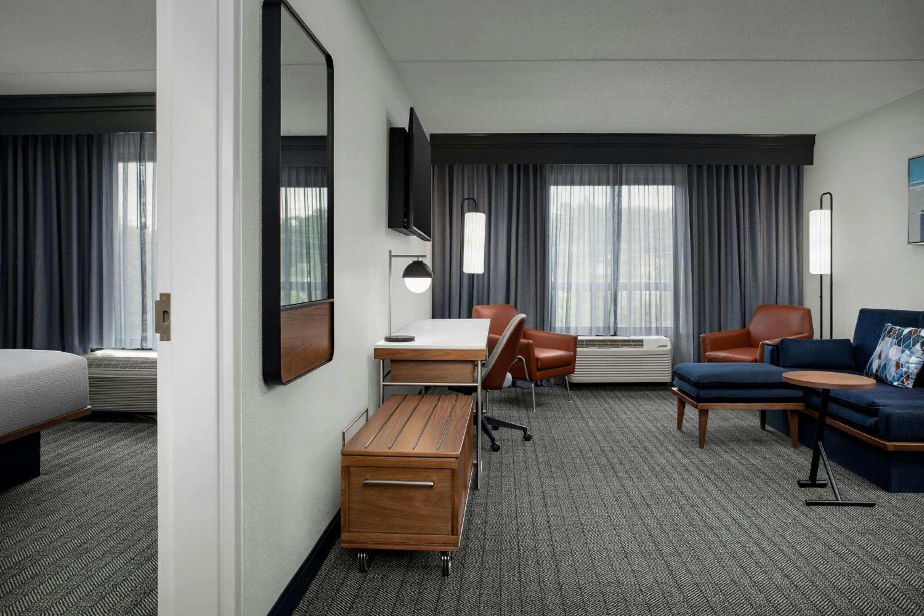 One-Bedroom King Suite with Sofa Bed - Photo 2