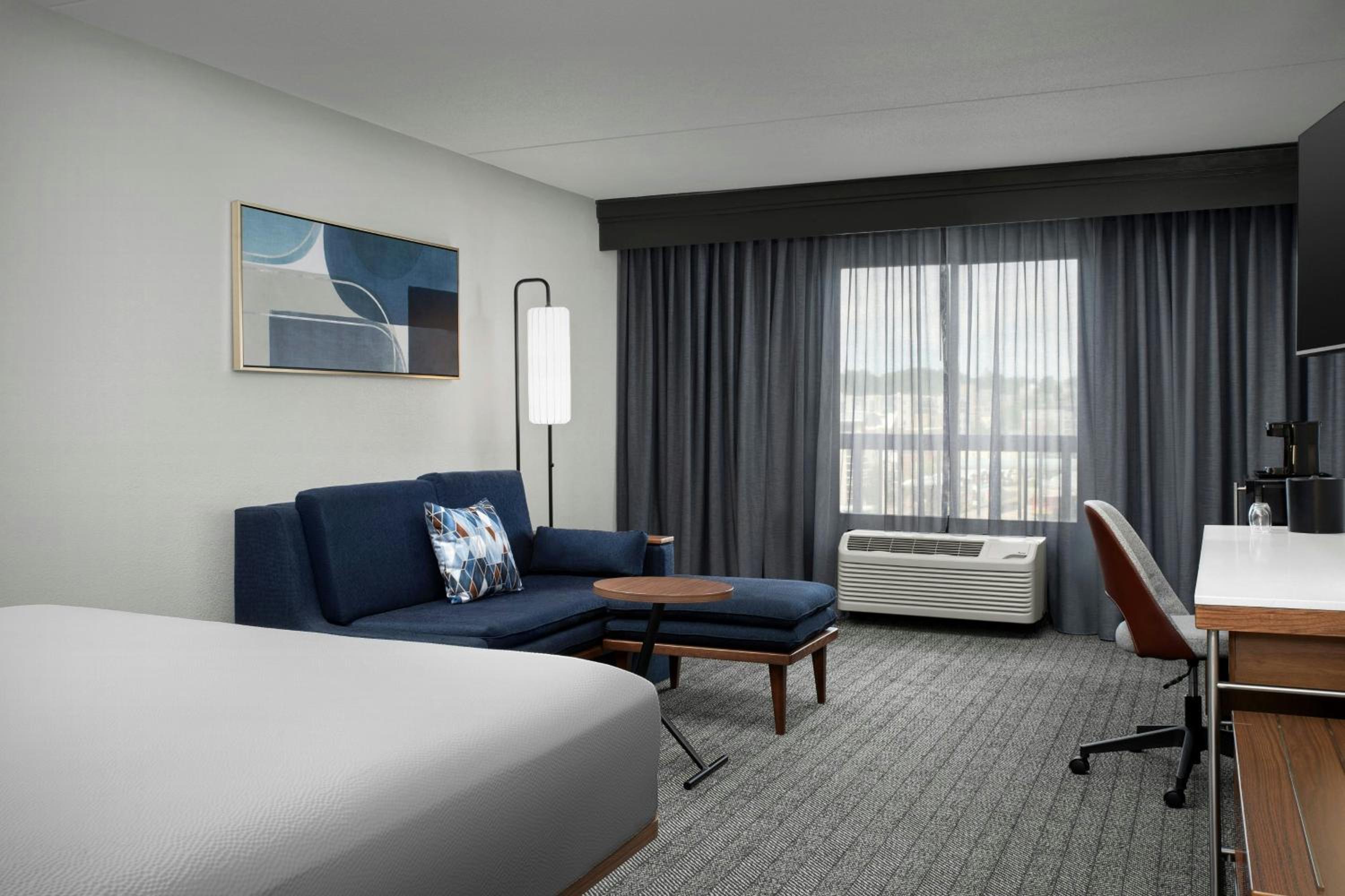 King Room with Sofa Bed photo 2
