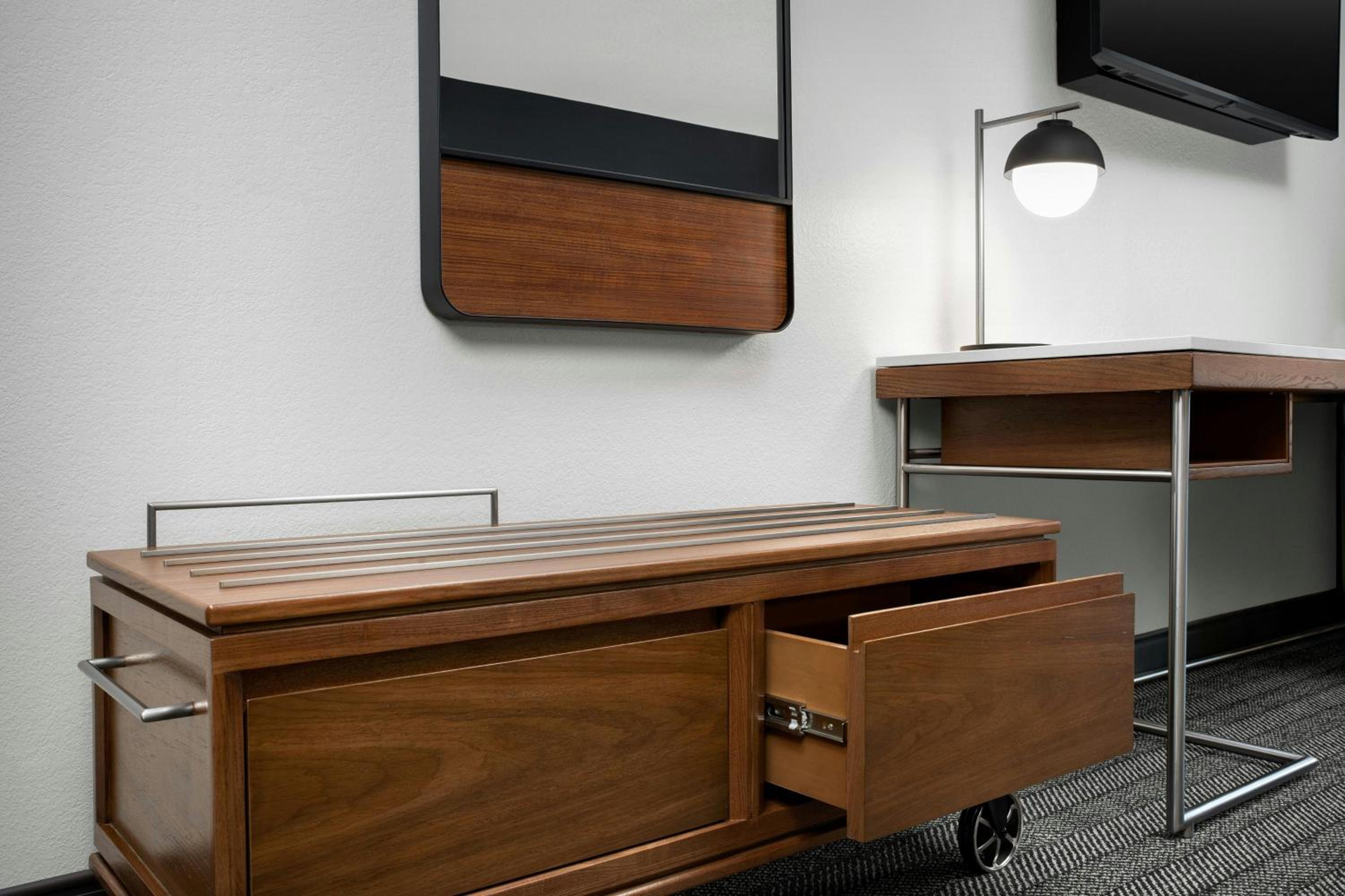 One-Bedroom King Suite with Sofa Bed - Photo 5