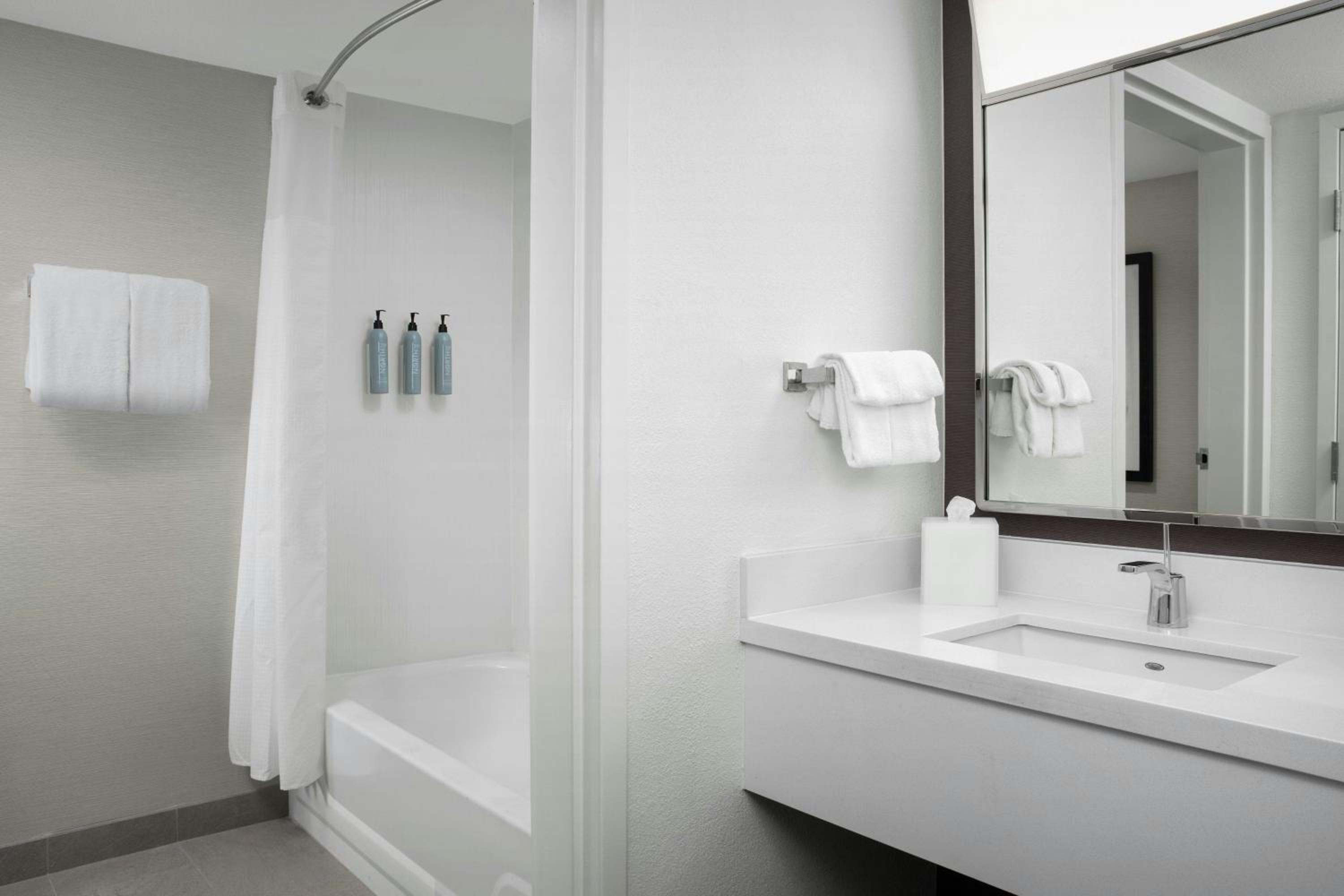 Queen Room with Two Queen Beds - Hearing Accessible
