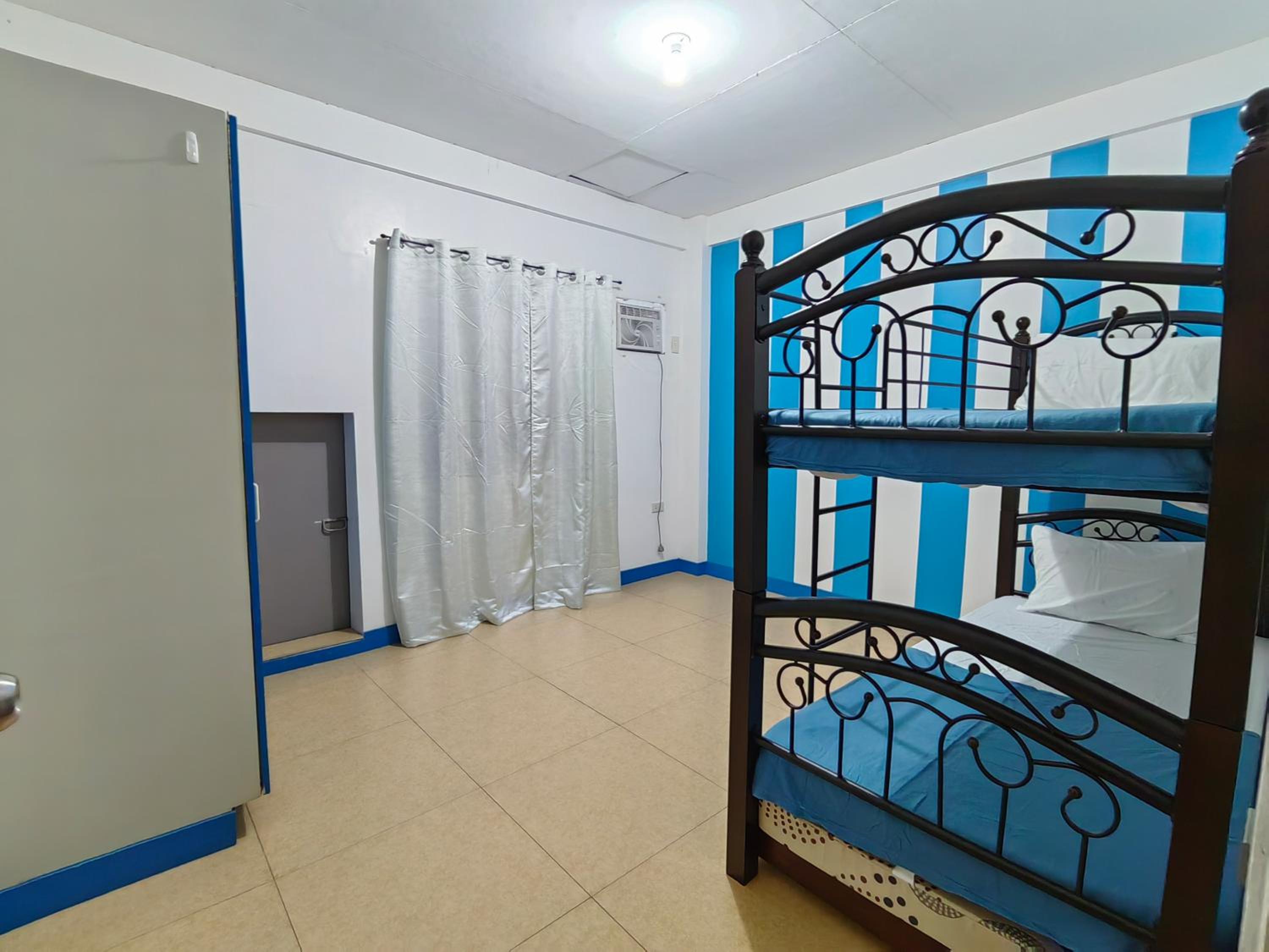 Mixed Dormitory Room photo 1