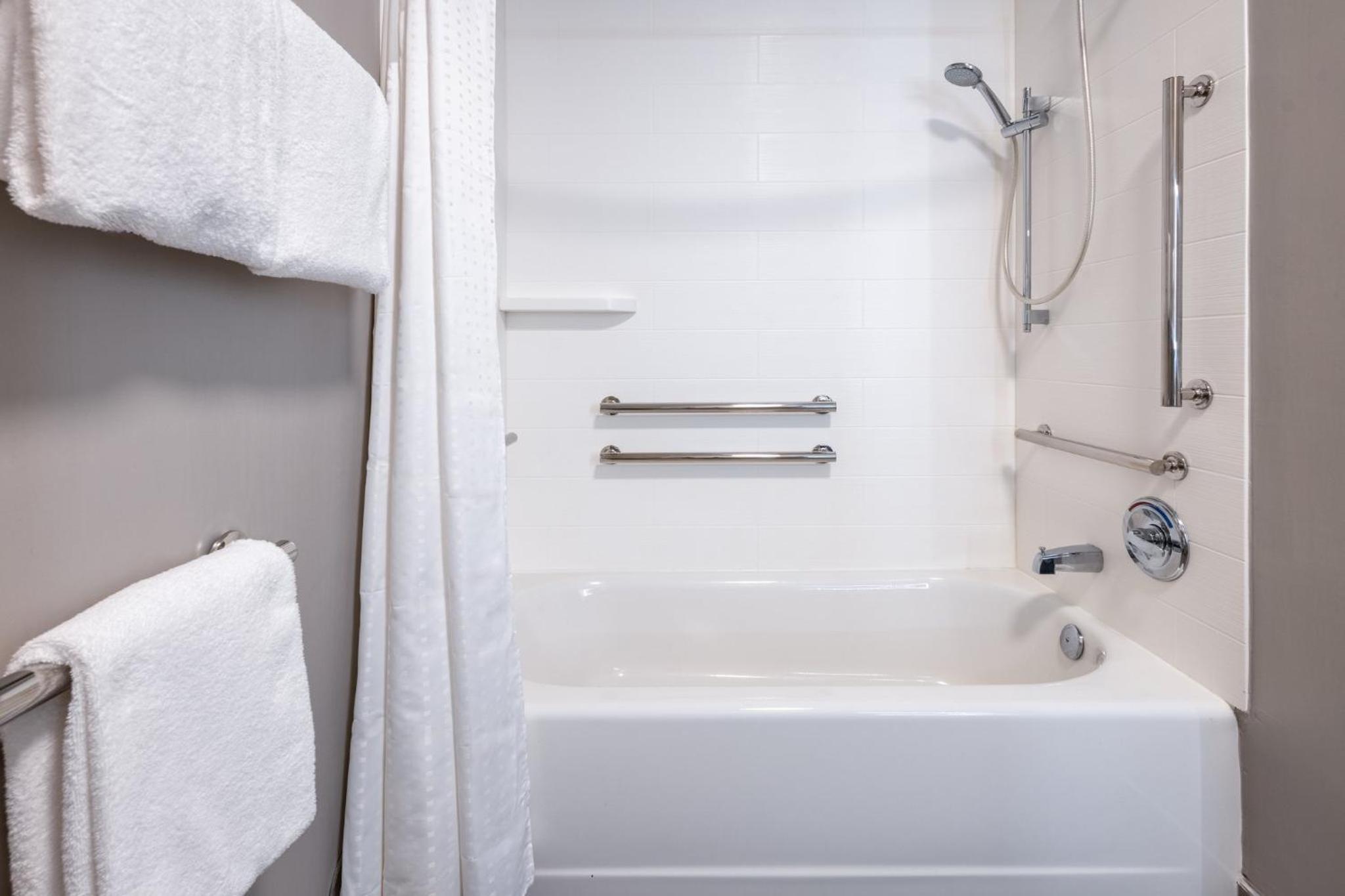 Standard King Room with Mobility Accessible Tub