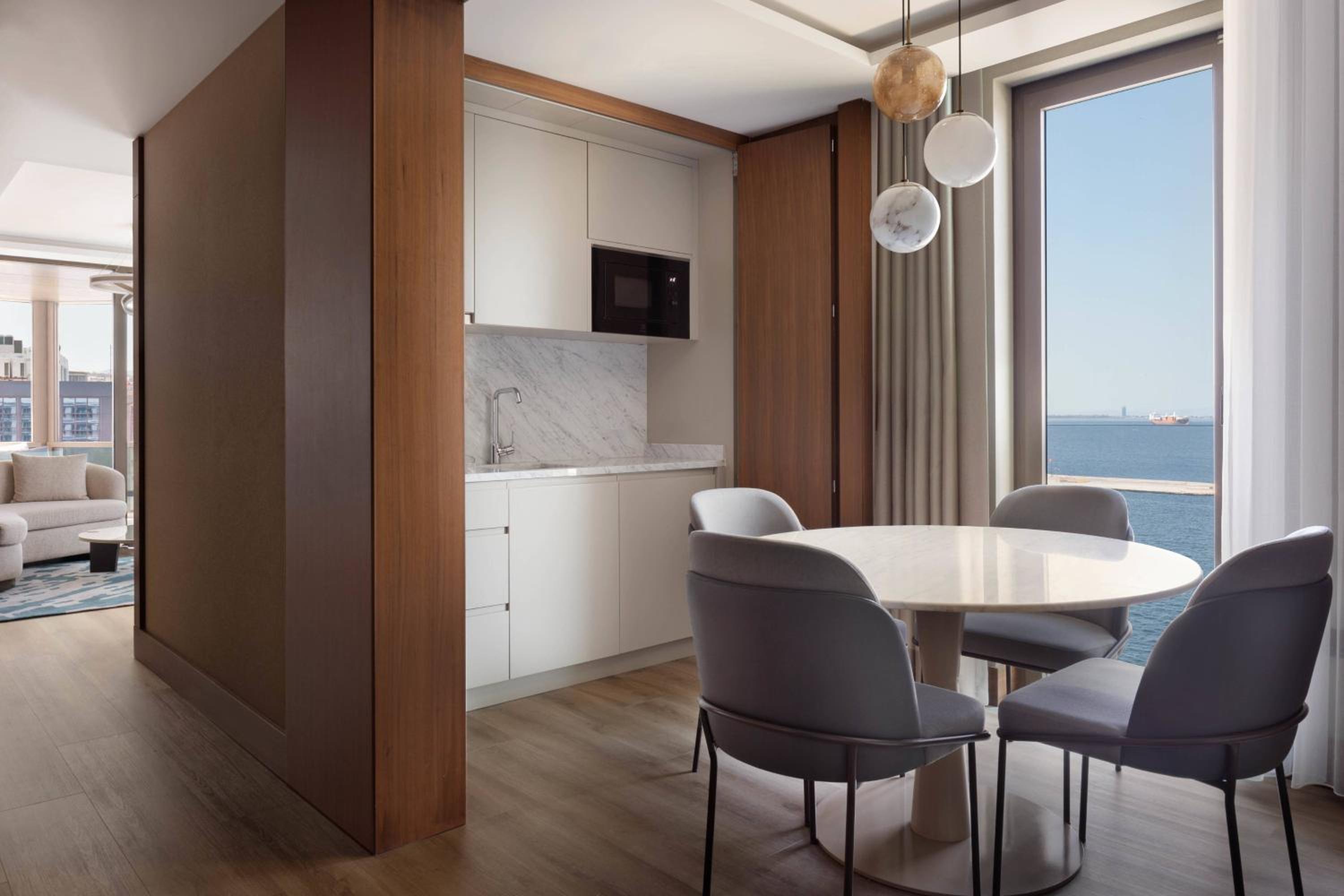 Presidential King Suite with Balcony - Executive Lounge Access