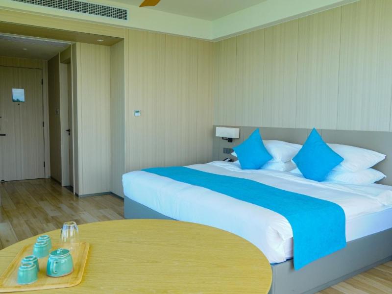 Deluxe Ocean Corner Room