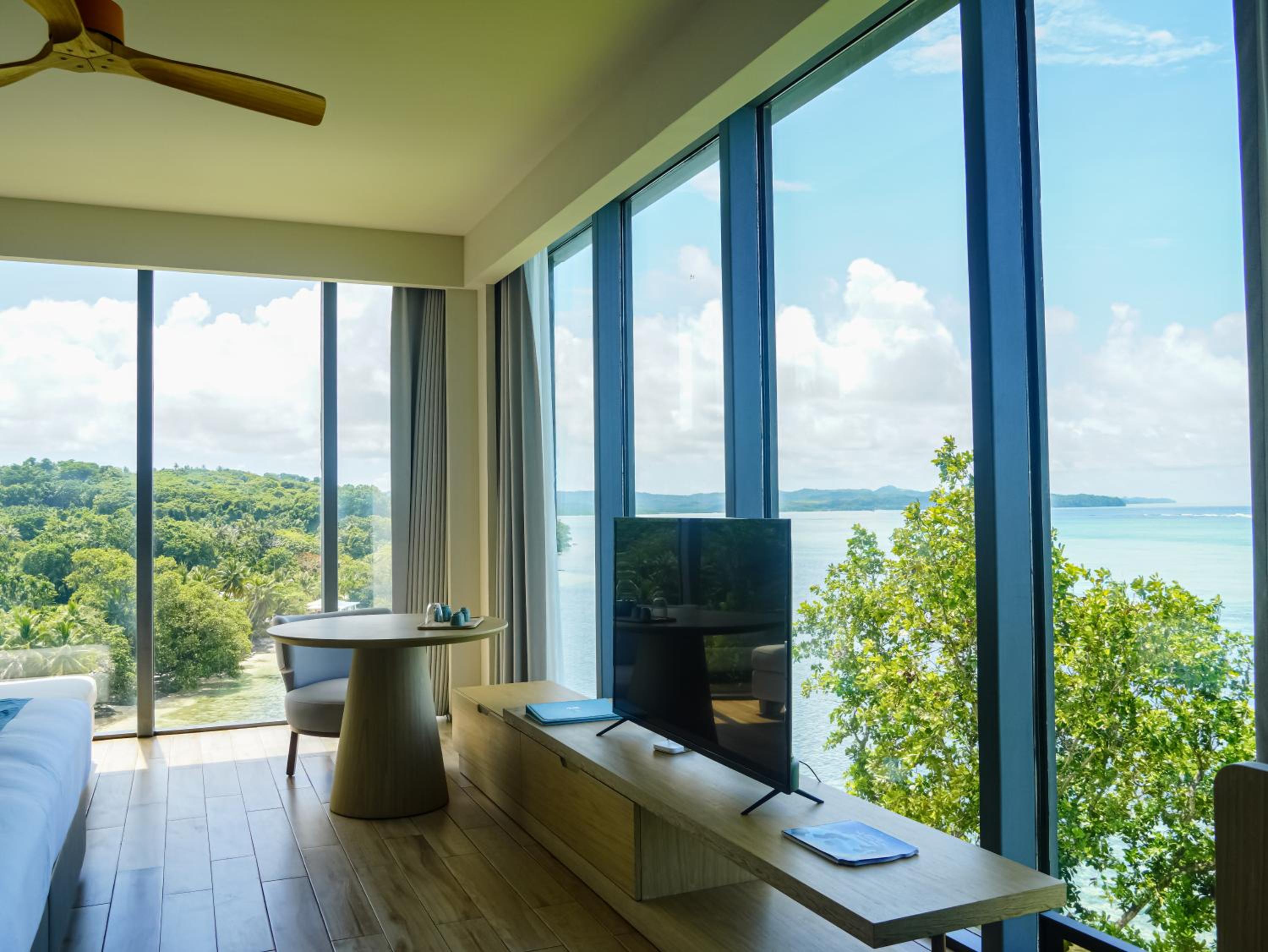 Deluxe Ocean Corner Room photo 1