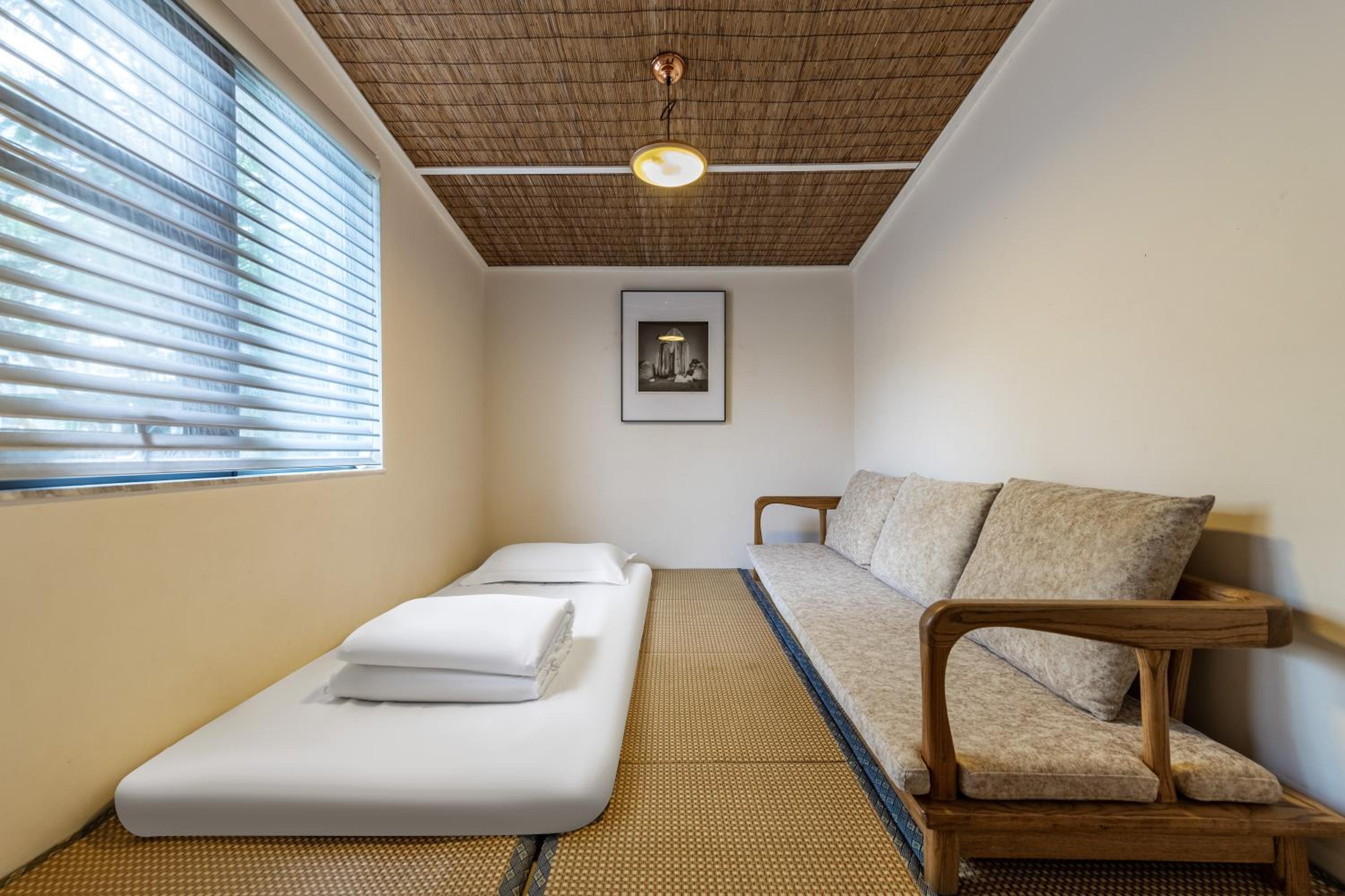 Family Suite with Balcony - Photo 2