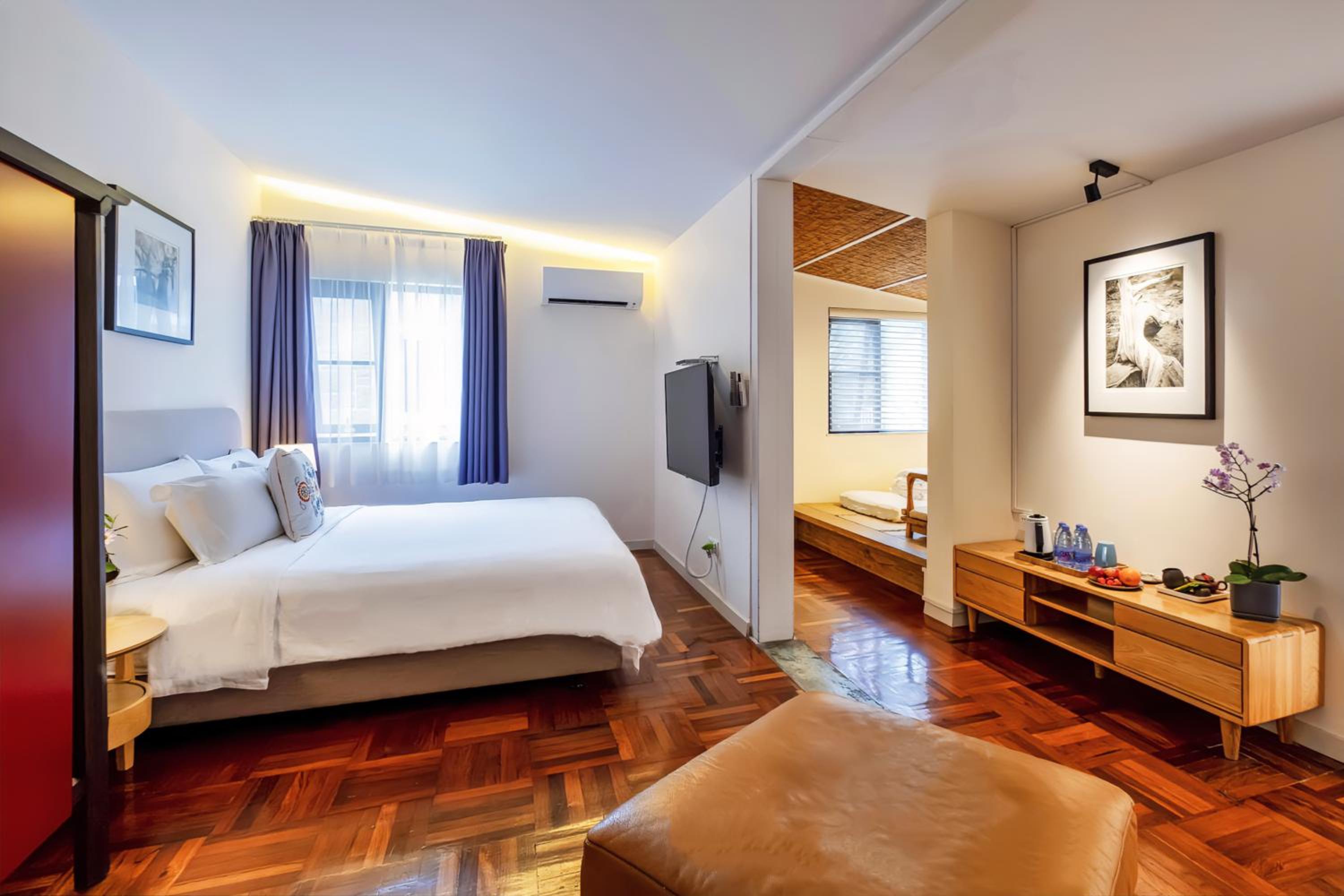Family Suite with Balcony - Photo 7