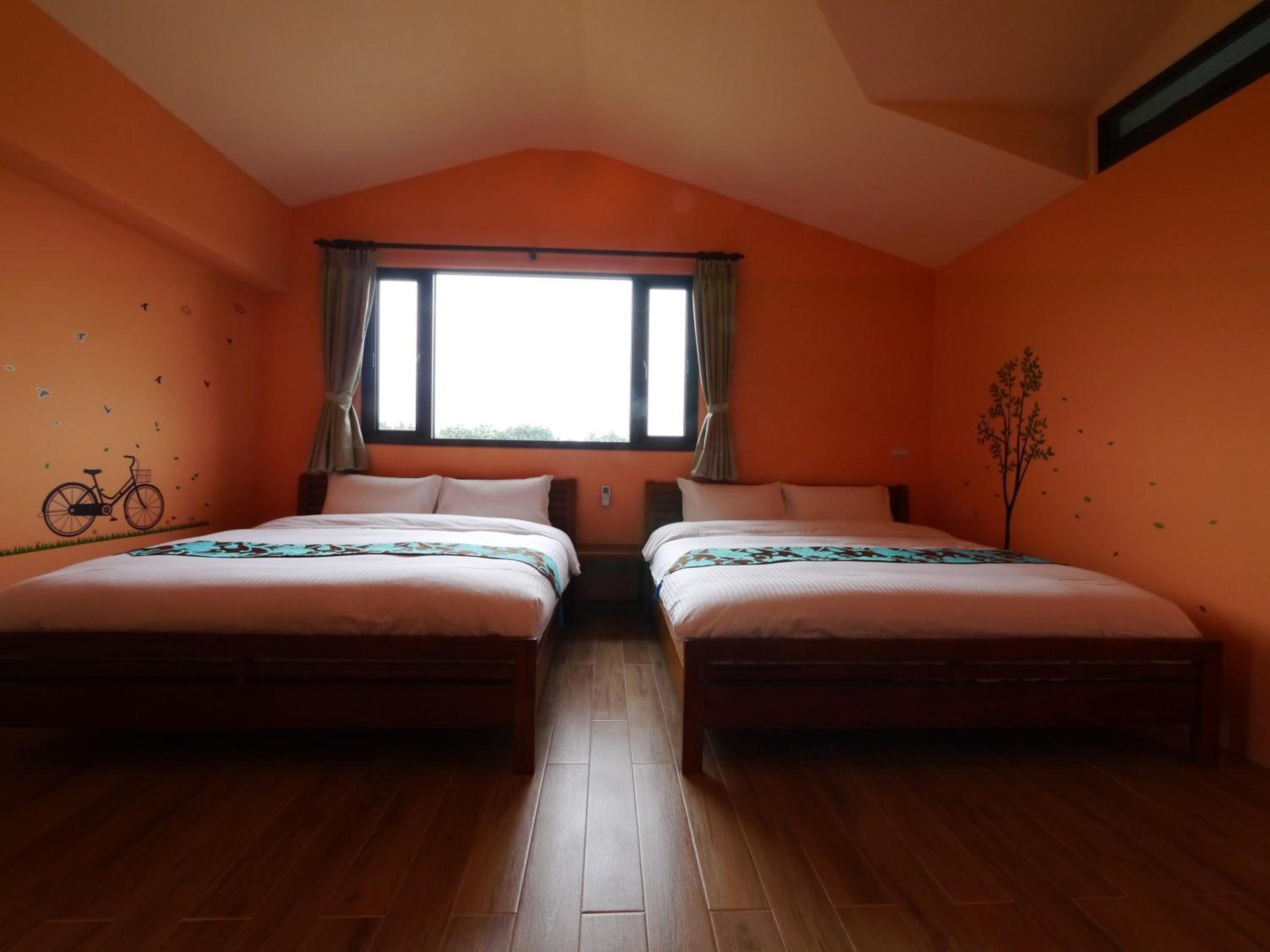 Quadruple Room with Bath photo 3