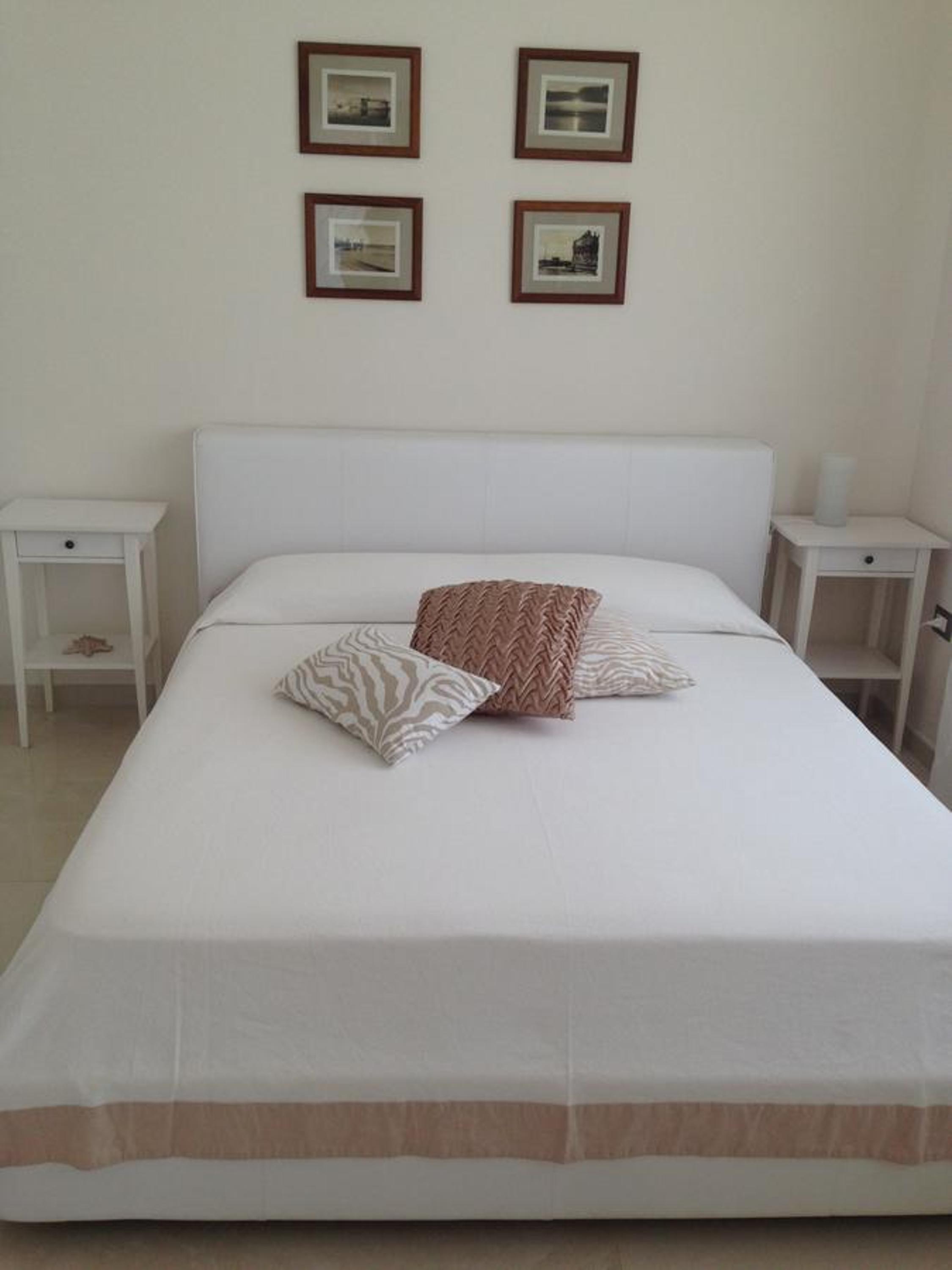 Deluxe Double Room - Photo 12