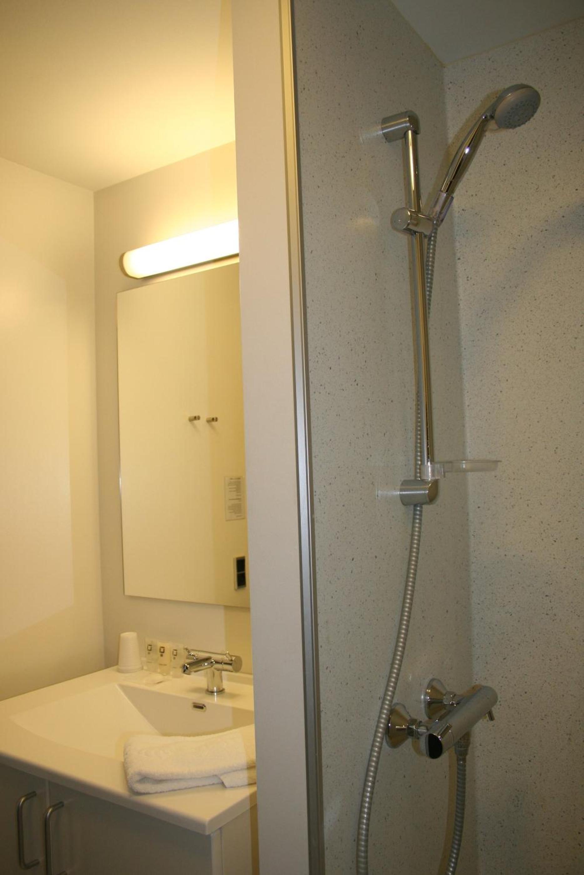 Standard Double Room thumbnail 5