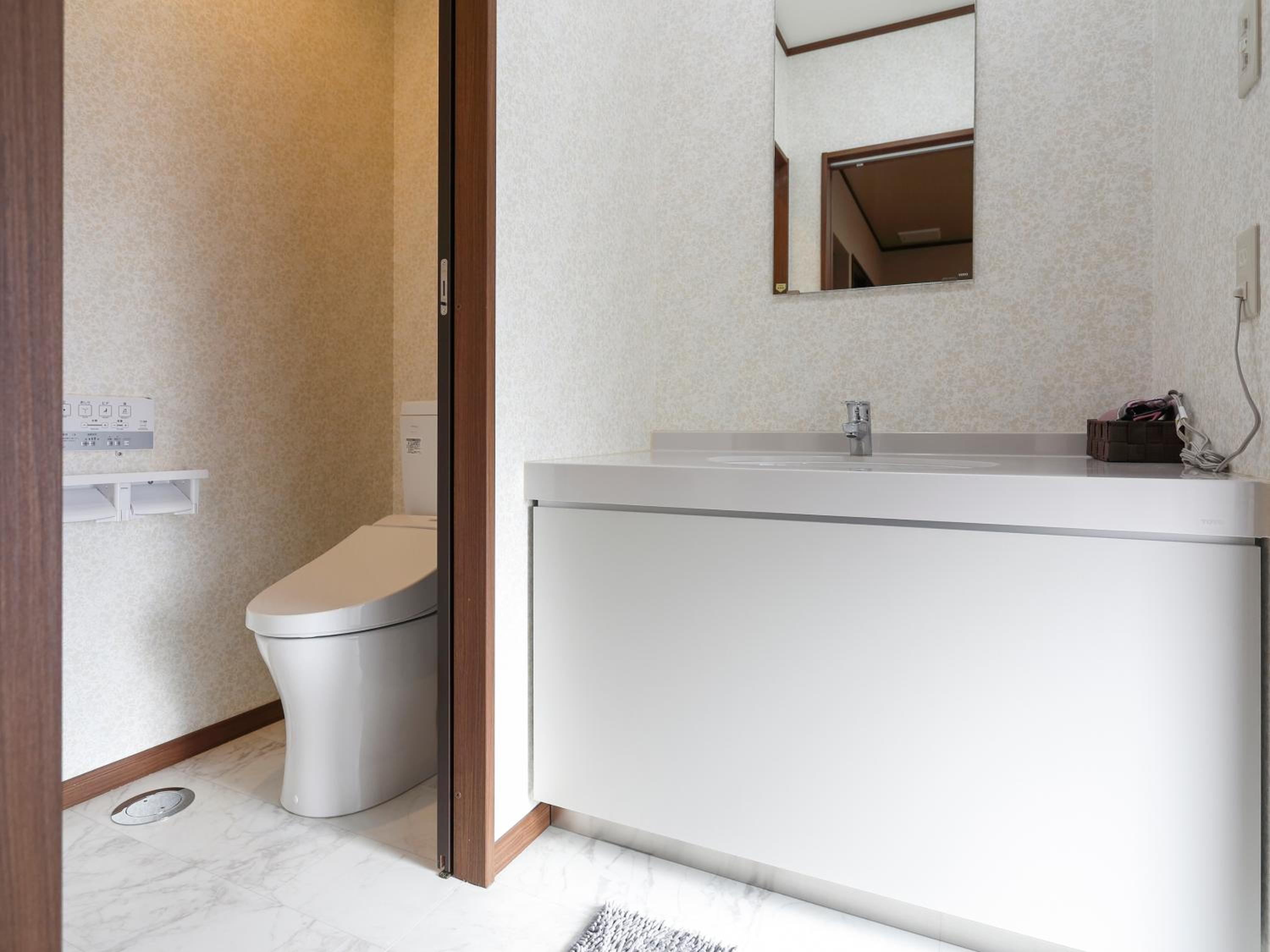 Japanese Style Quadruple Room with Private Bathroom - Photo 5