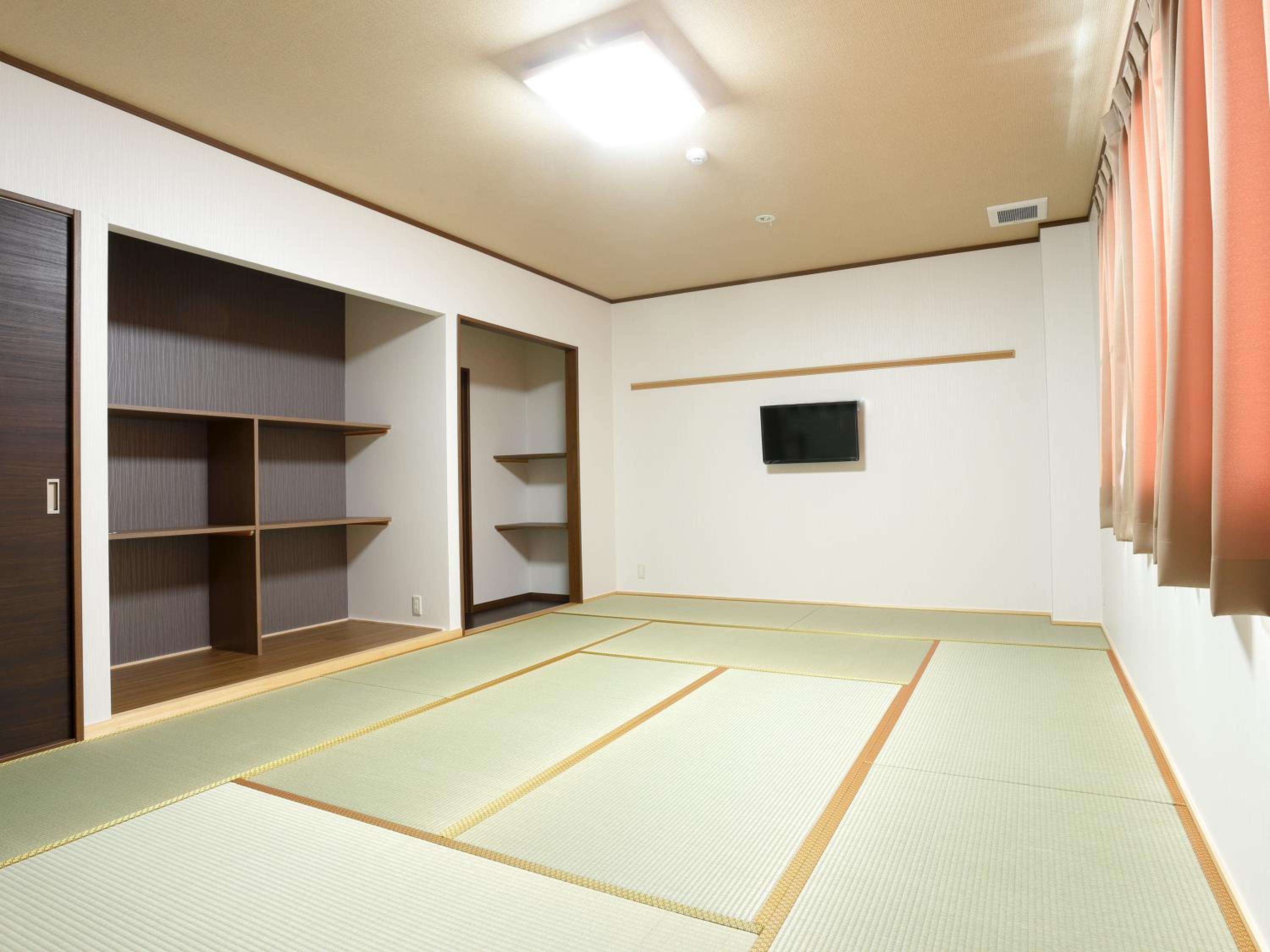 日式家庭房（共用浴室）