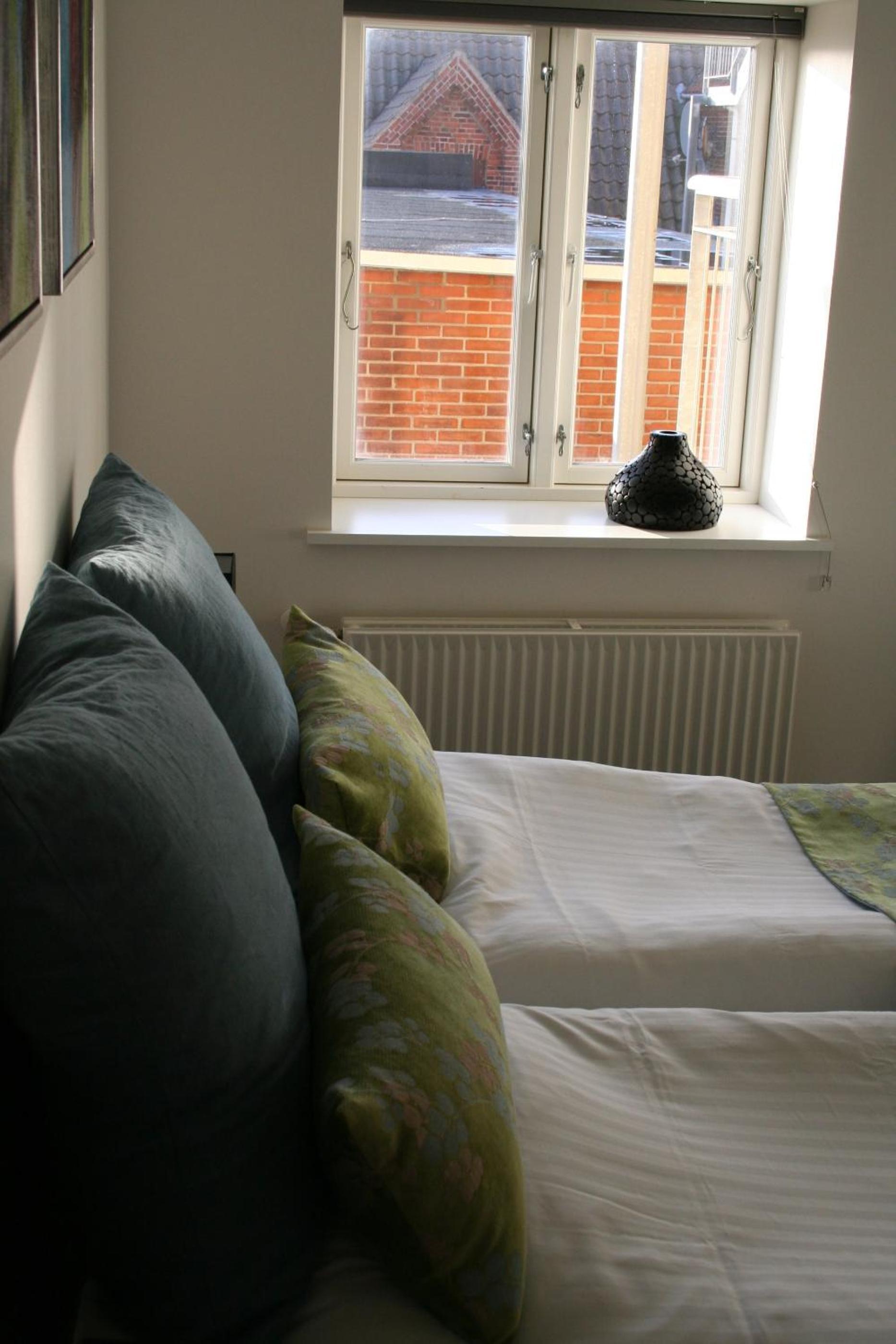 Standard Double Room thumbnail 6