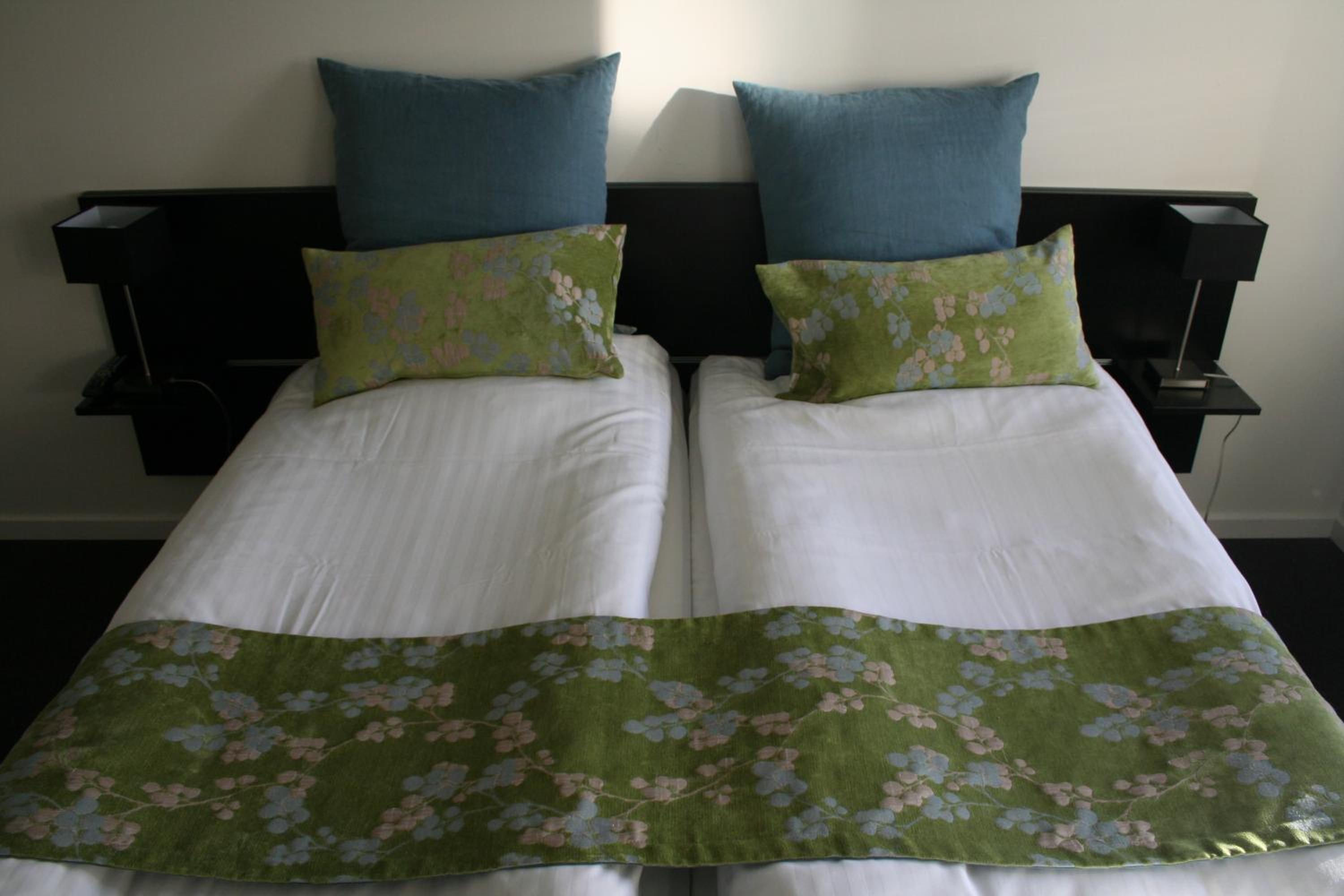 Standard Double Room thumbnail 5