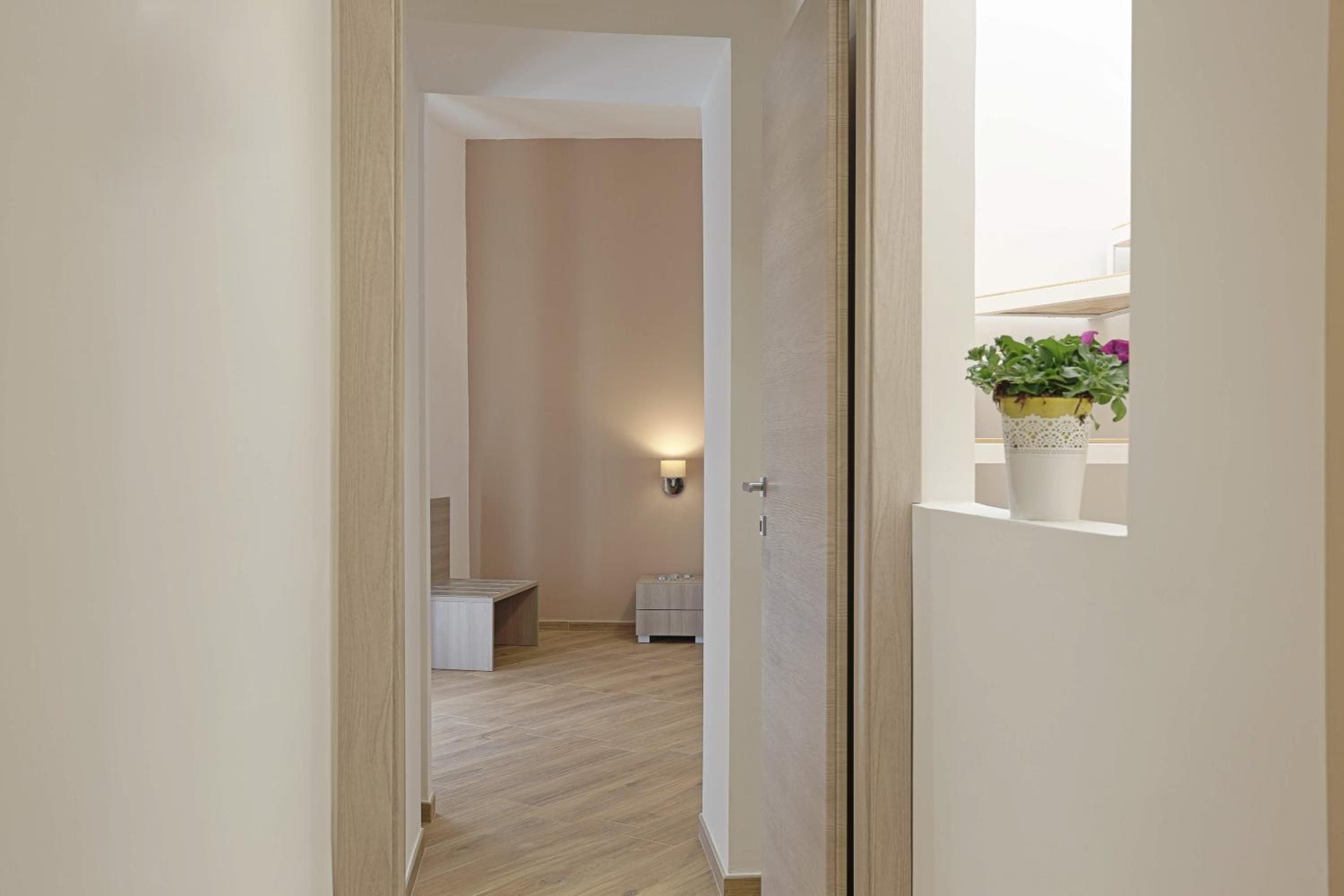 Triple Room with Balcony - Photo 5