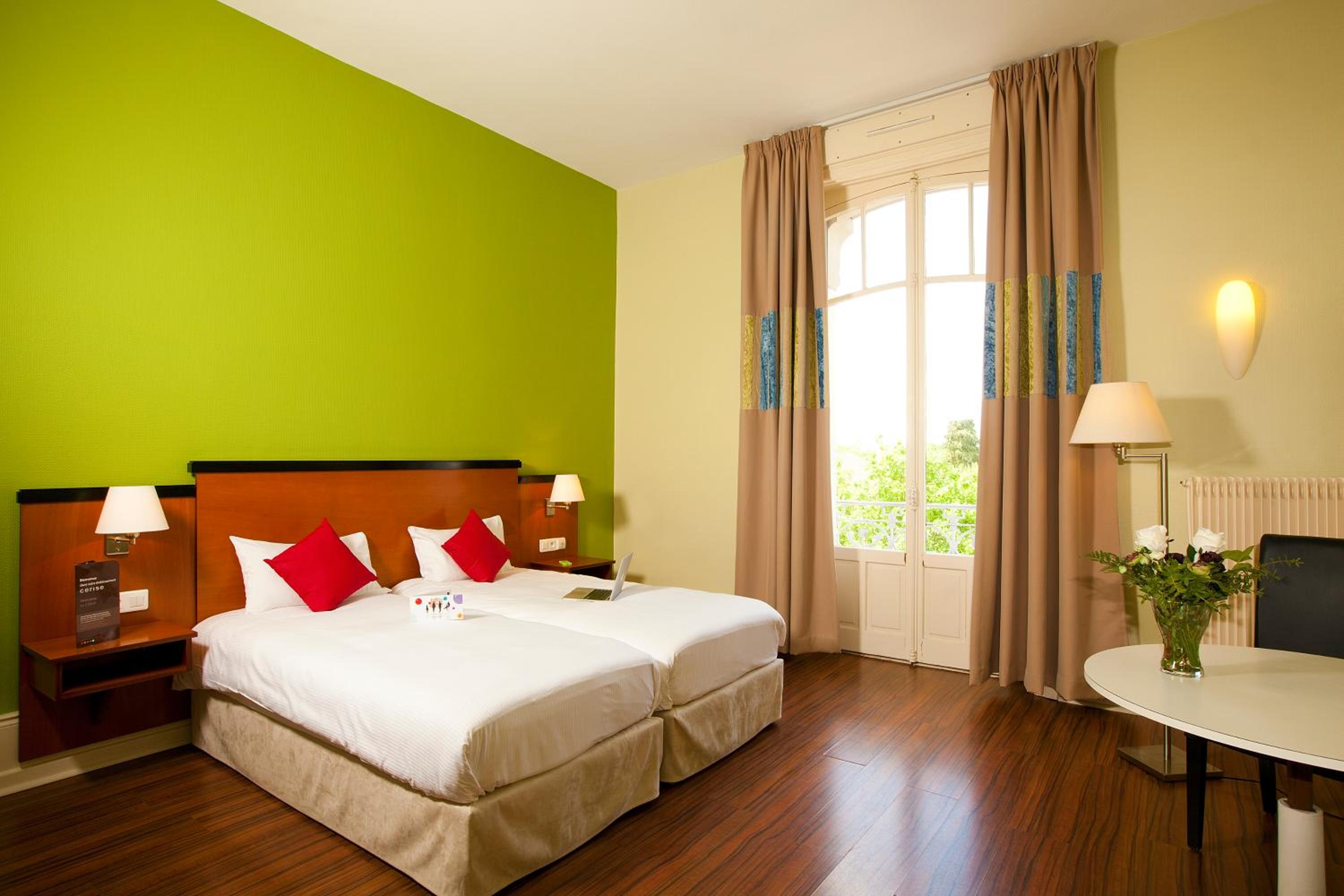 Superior Studio with Twin Beds - Photo 1