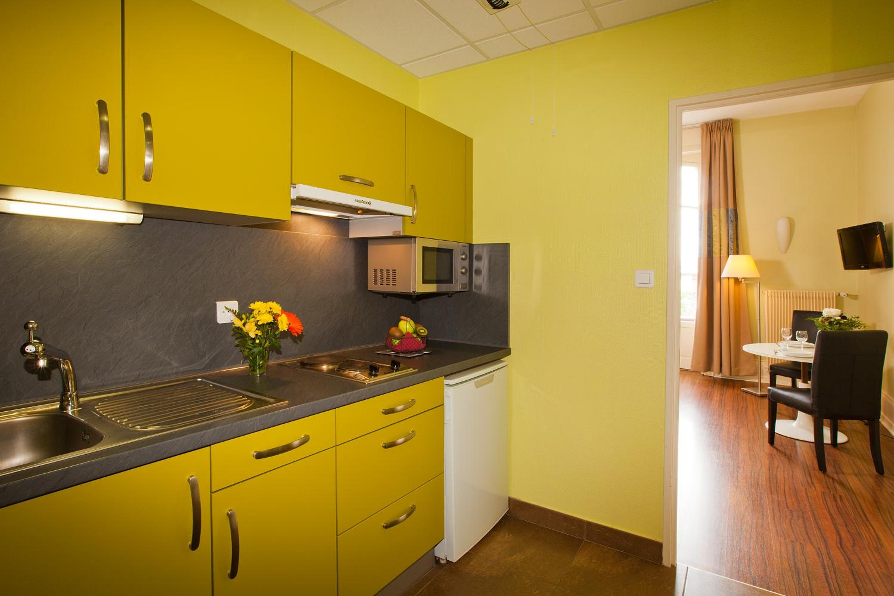Superior Studio with Twin Beds - Photo 10