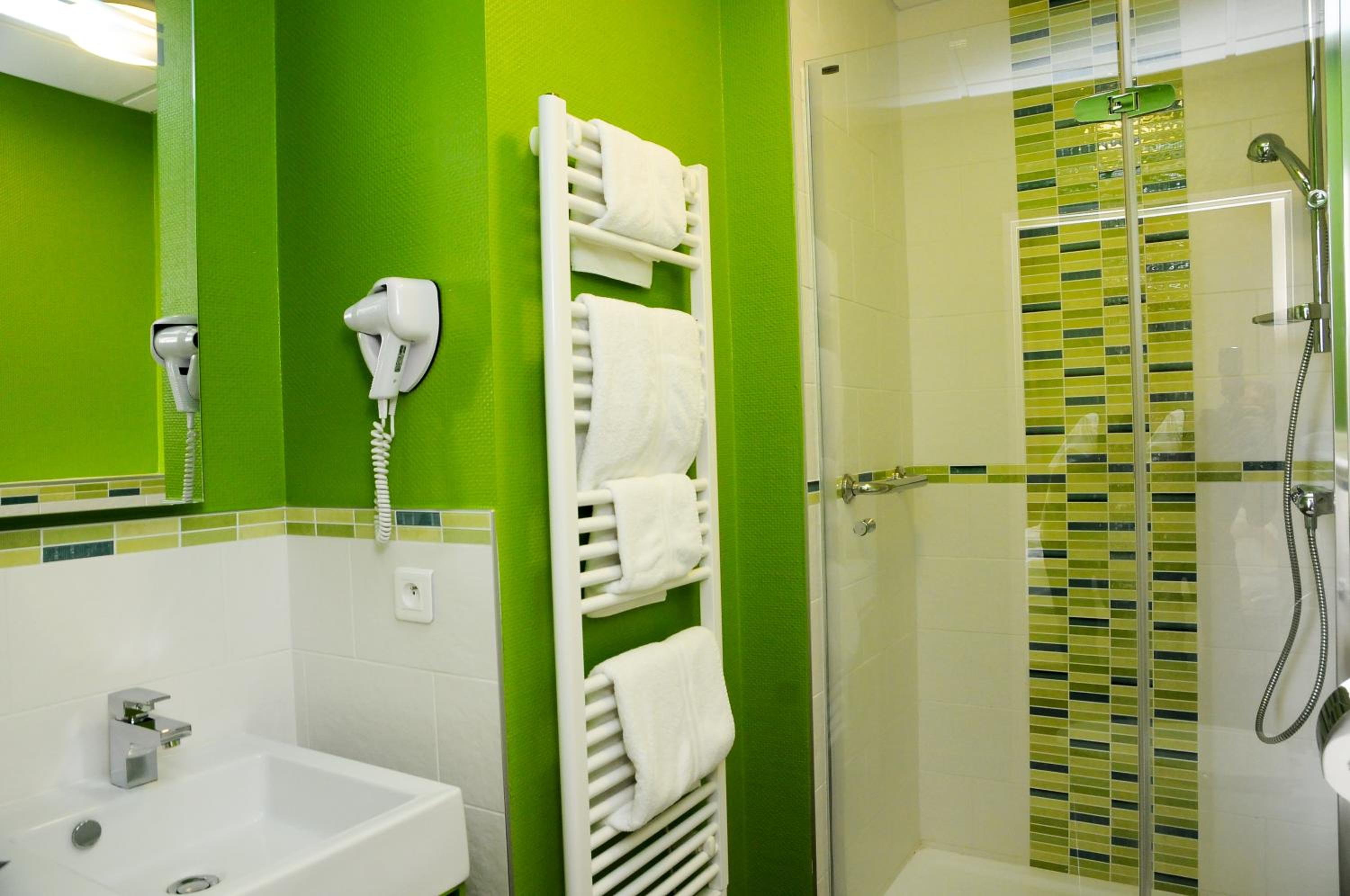 Superior Studio with Twin Beds - Photo 12