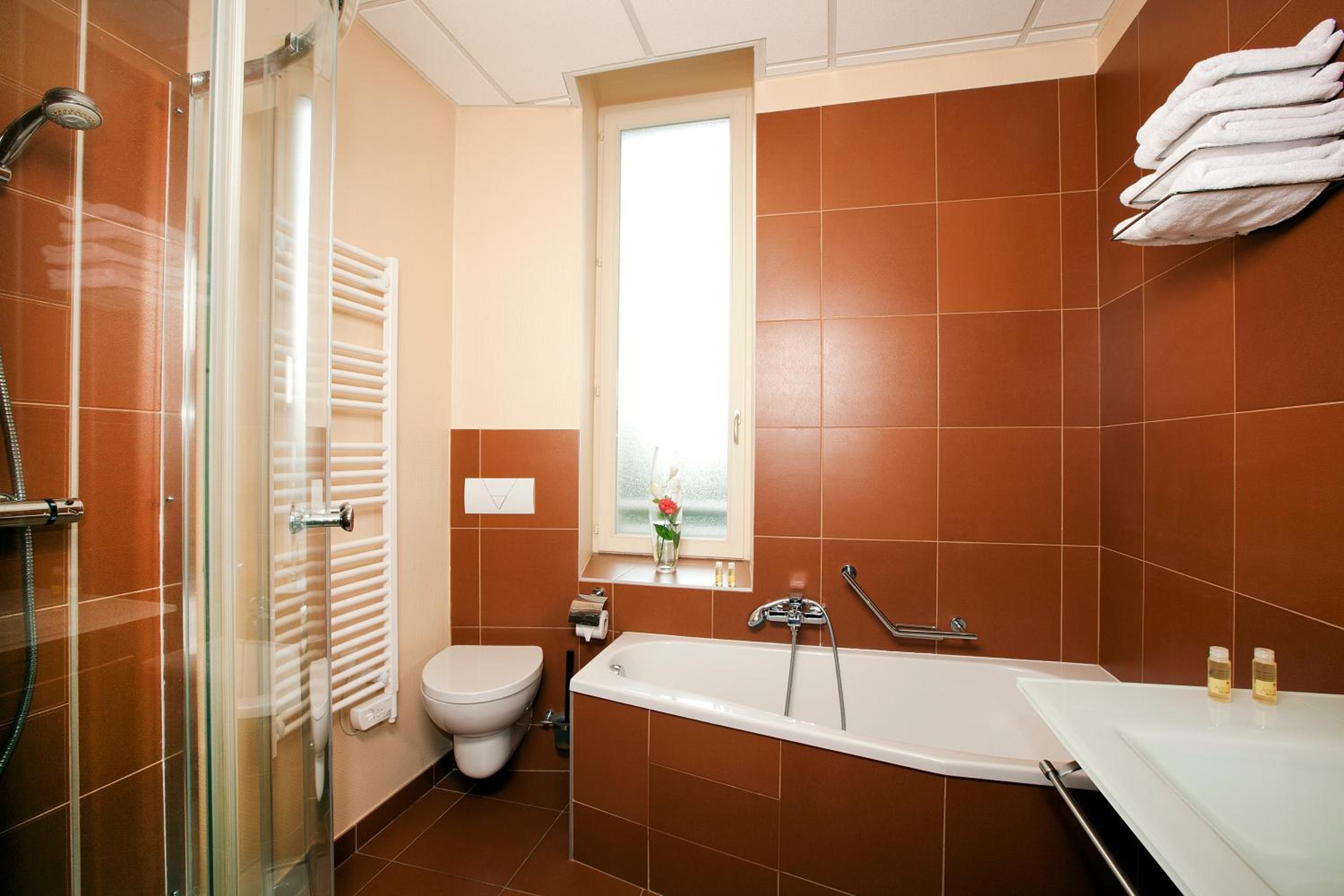 Apartment with Twin Beds - Photo 2