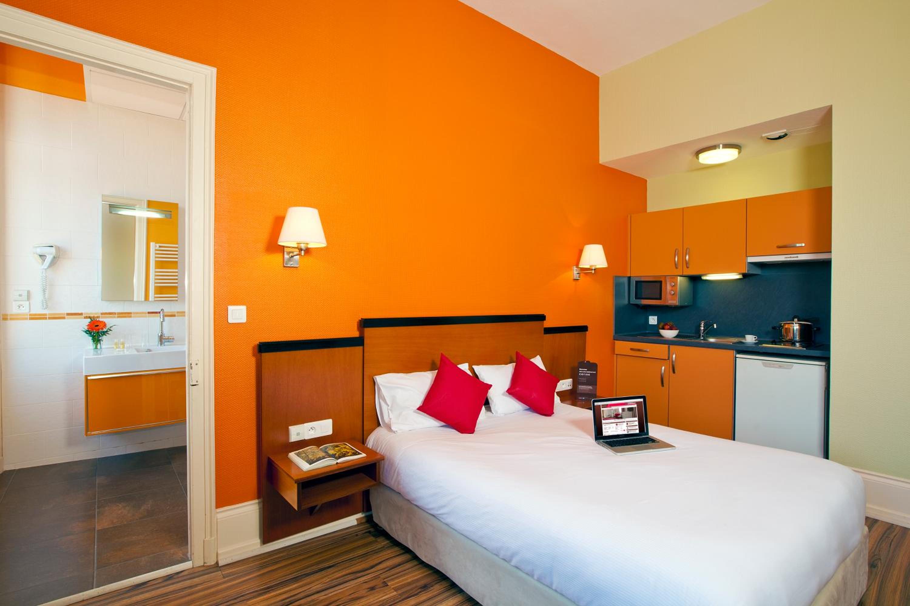 Superior Studio with Double Bed - Photo 1