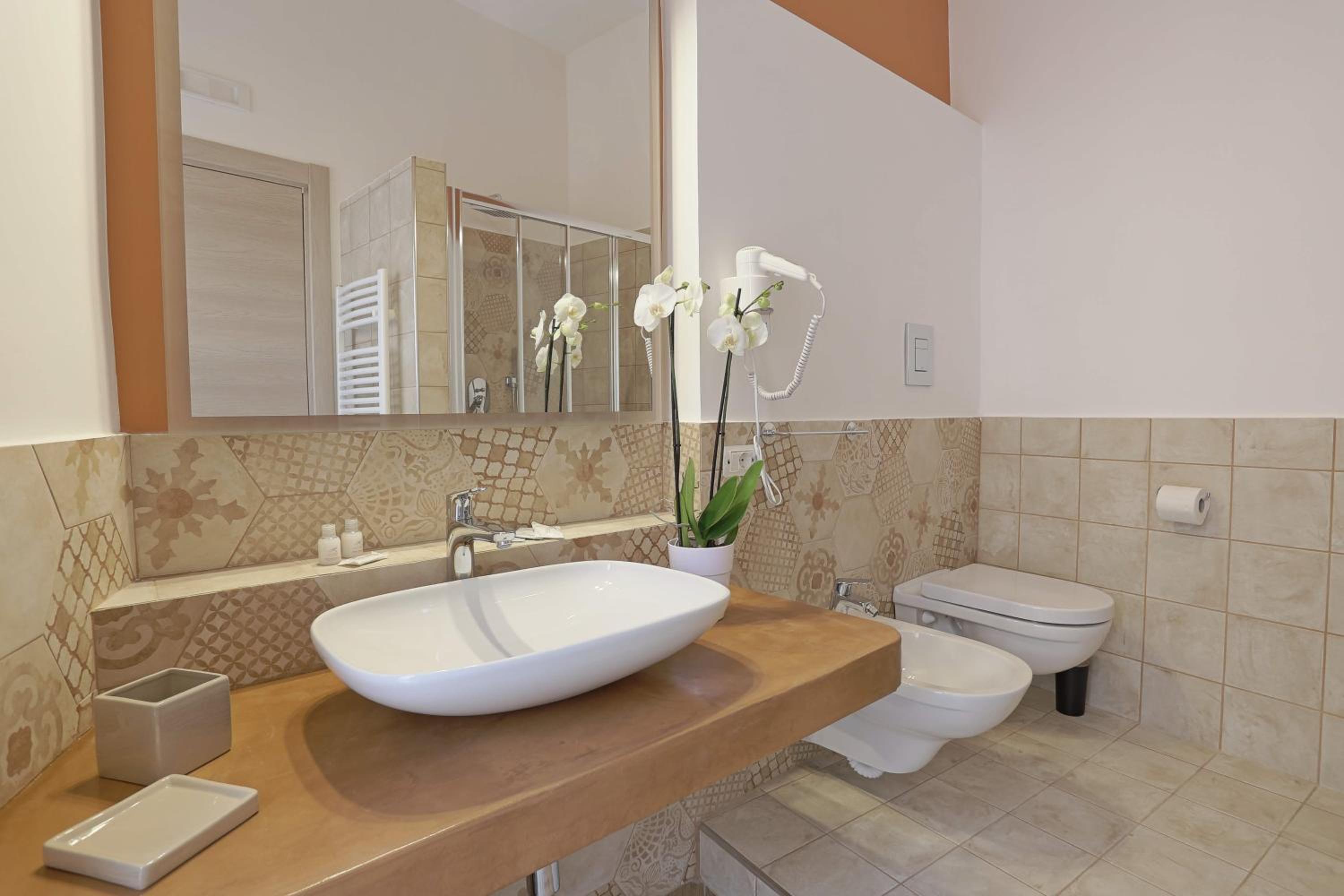Triple Room with Balcony - Photo 9