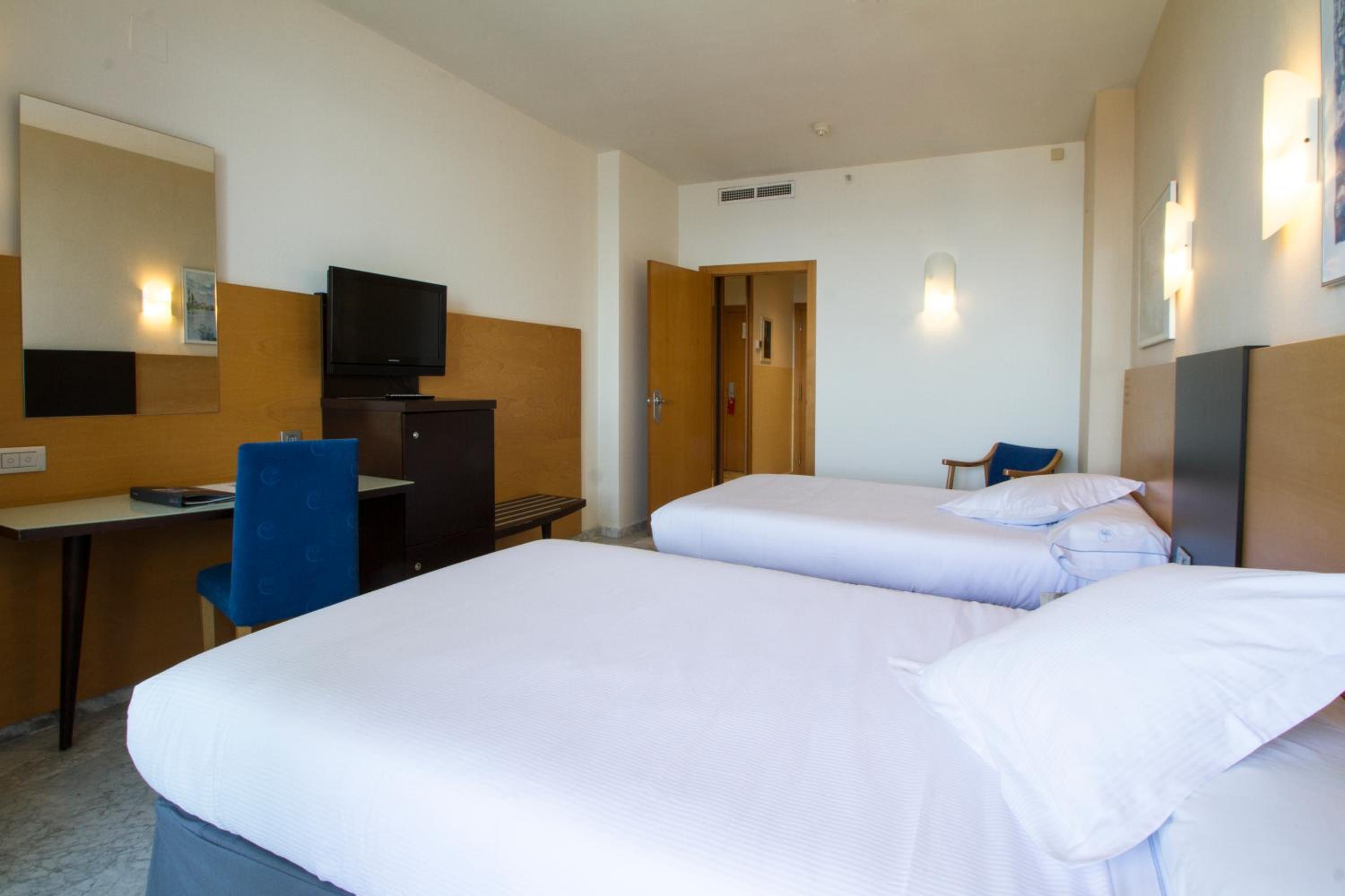 Twin Room with Terrace (2 Adults + 1 Child) photo 3