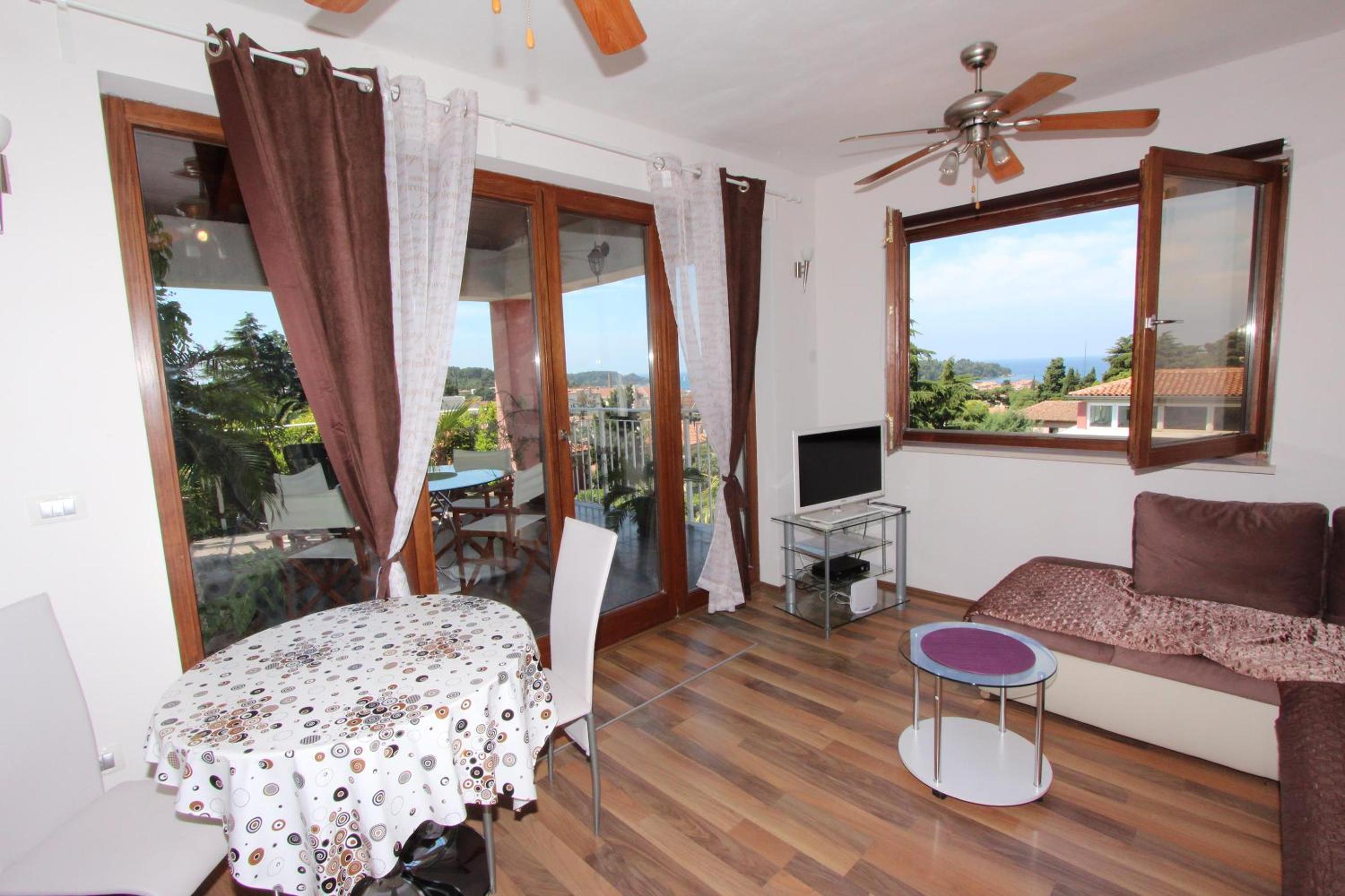 One-Bedroom Apartment with Balcony and Sea View photo 1