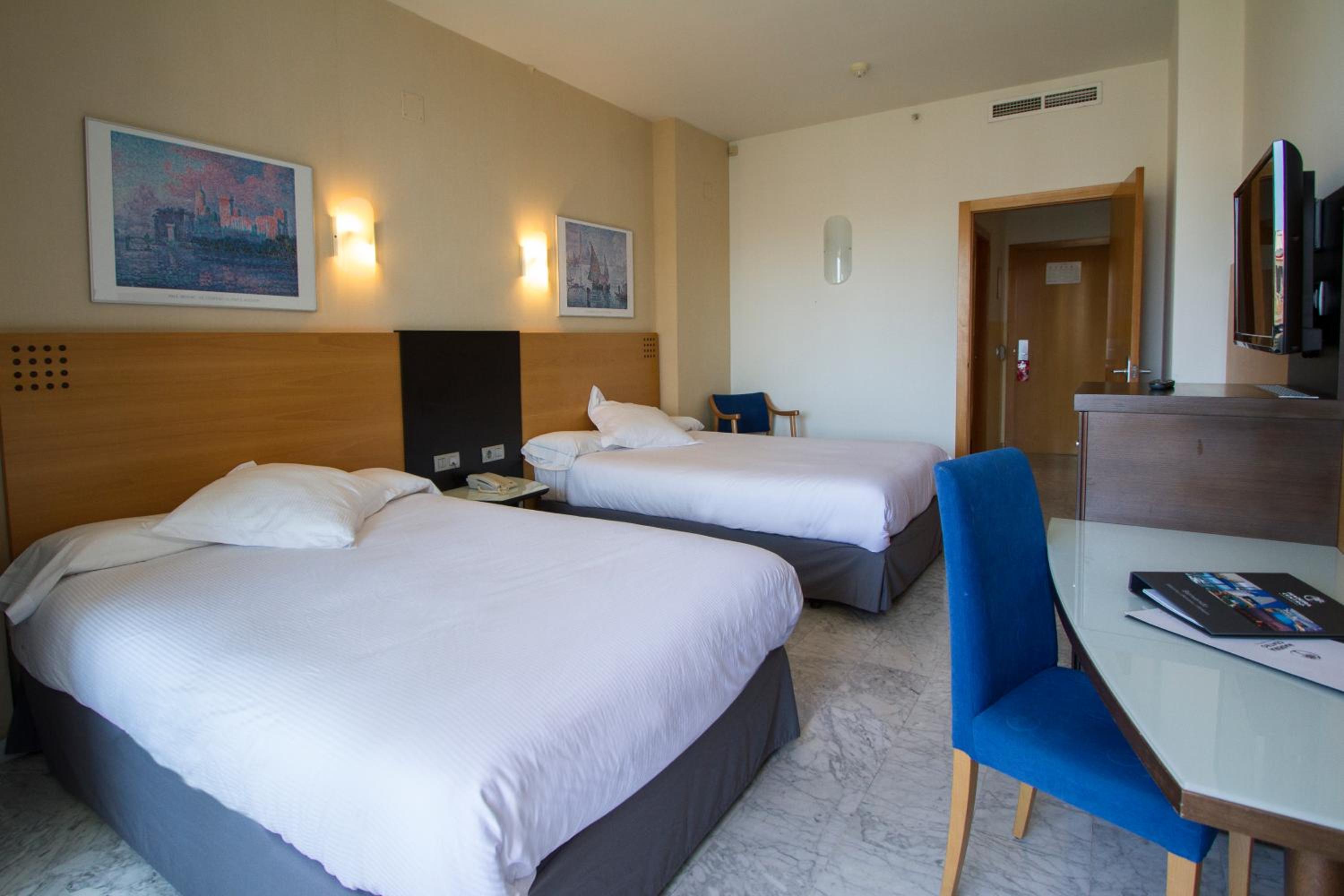 Twin Room with Terrace (2 Adults + 1 Child) photo 2