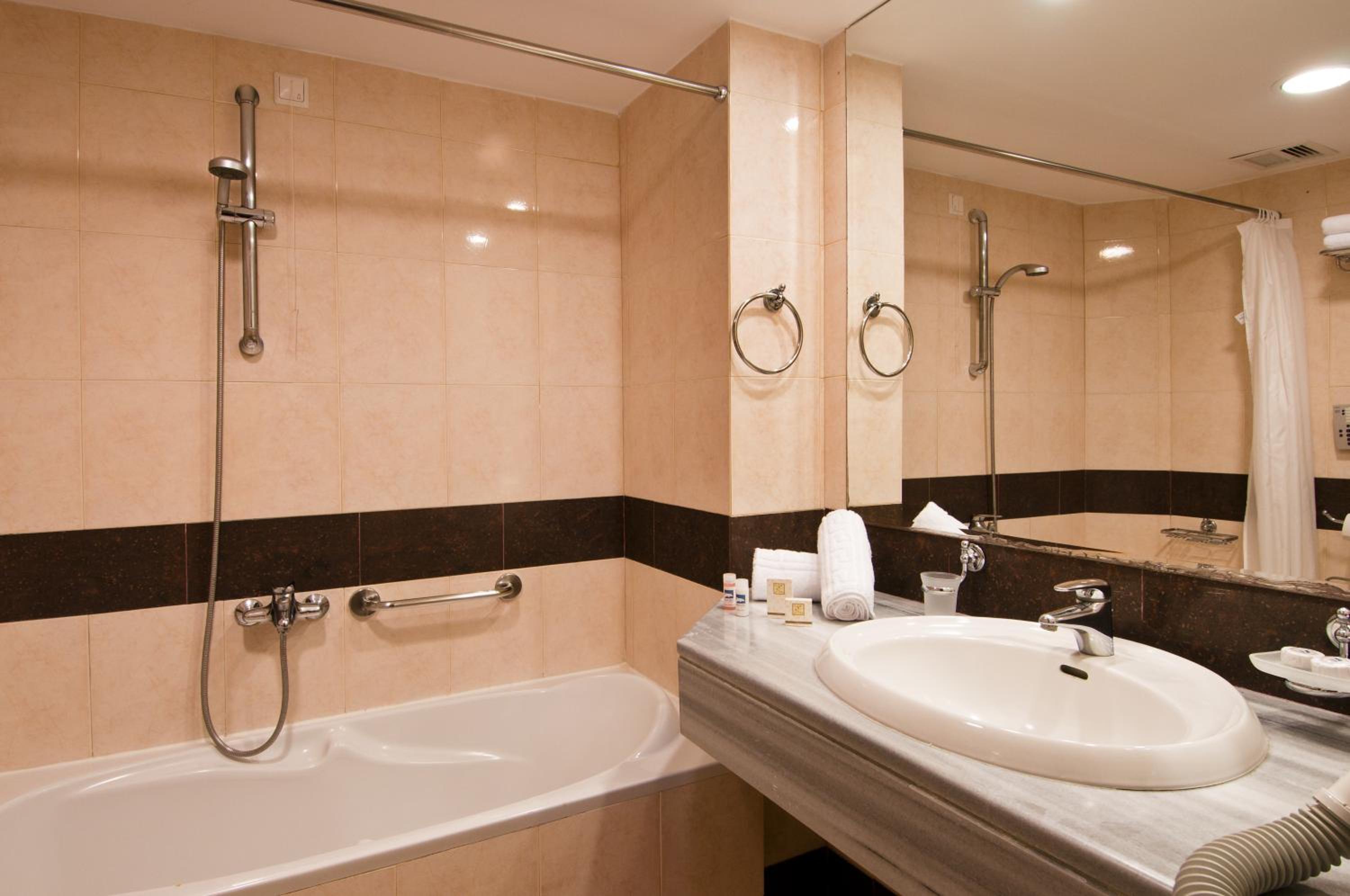 Executive Suite - Photo 3