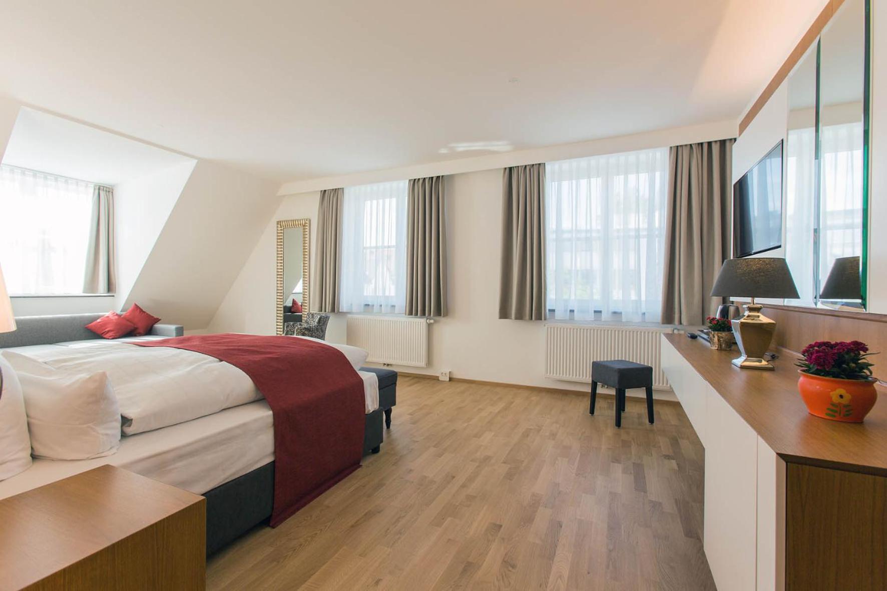 Suite - Photo 3