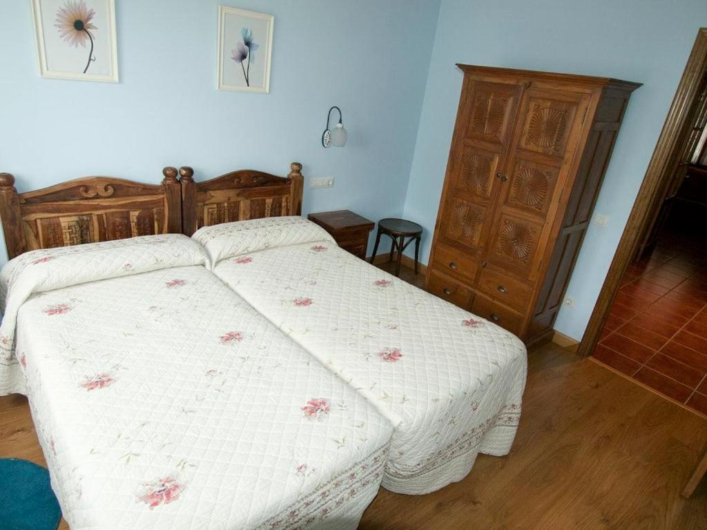 Deluxe Two-Bedroom Apartment photo 2