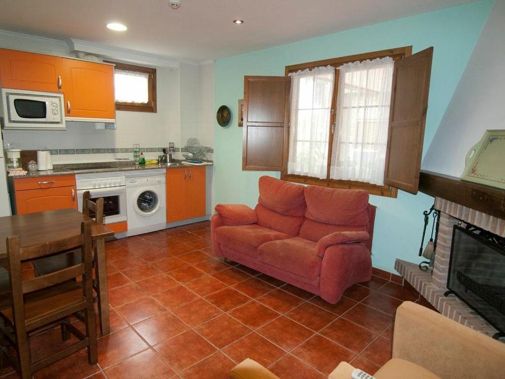 Deluxe Two-Bedroom Apartment photo 3