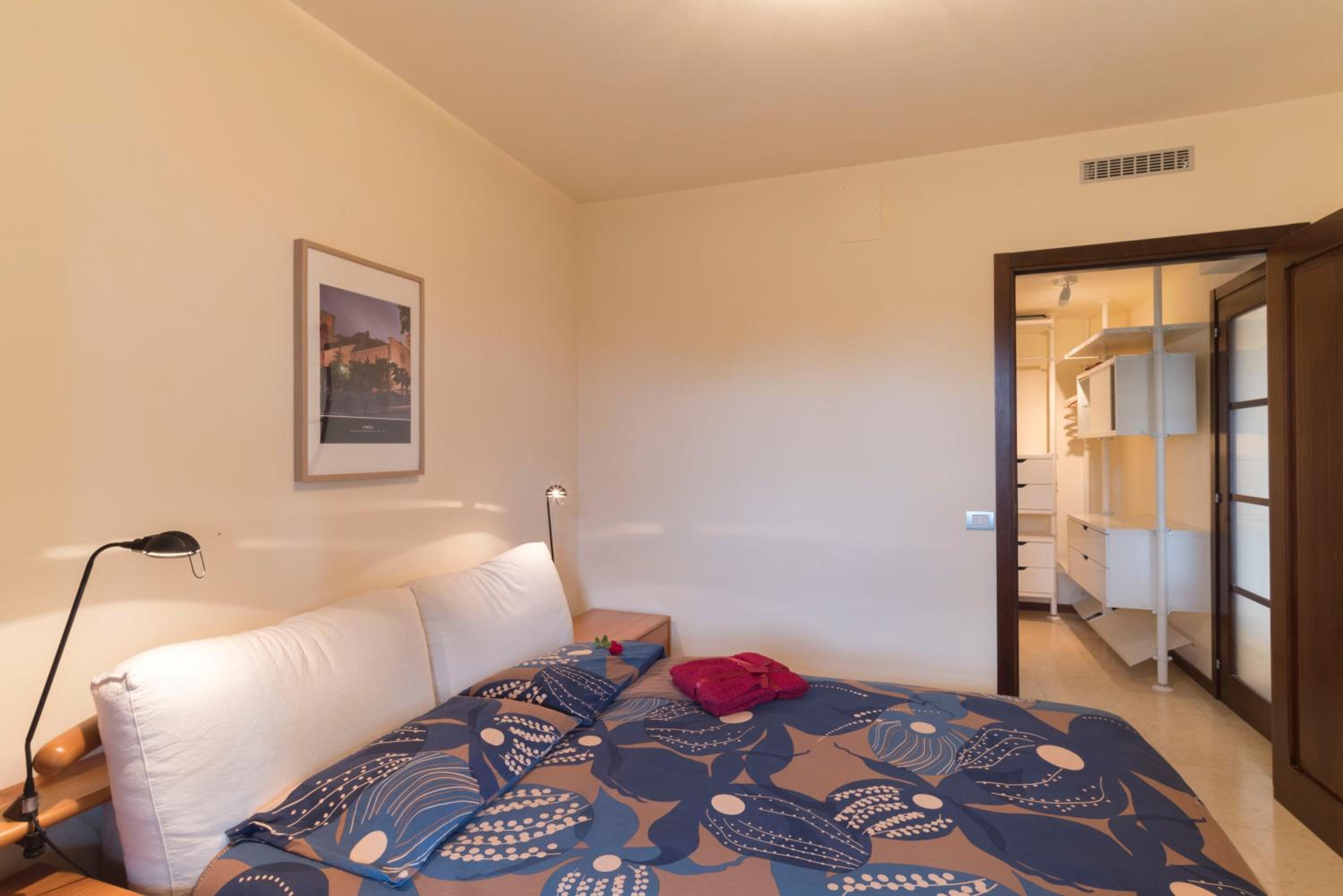 One-Bedroom Apartment with Garden View photo 2
