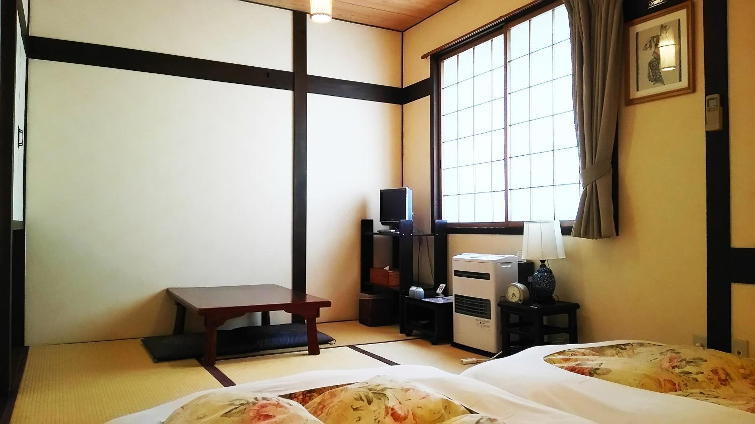 Japanese Style Twin Room with Bathroom / 202：SARUBOBO photo 2
