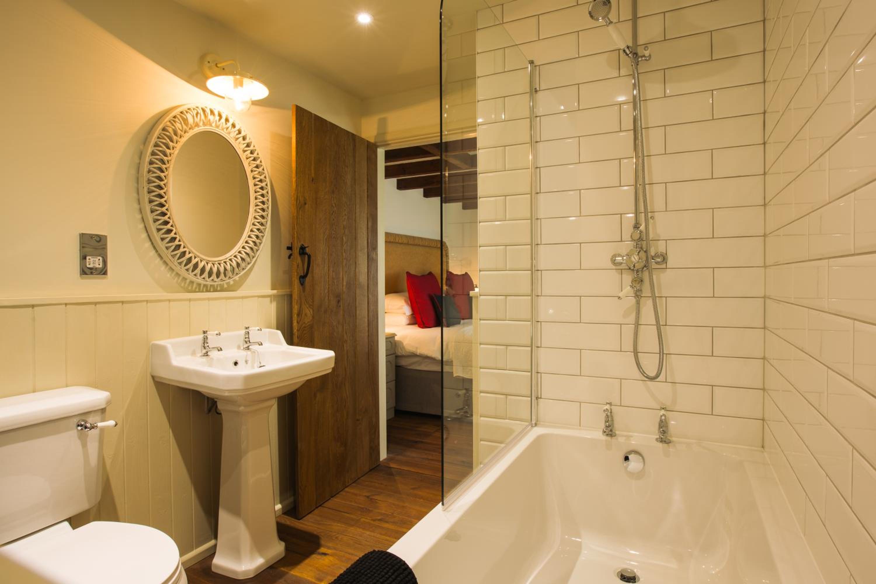 Classic Double or Twin Room - Coach House photo 2