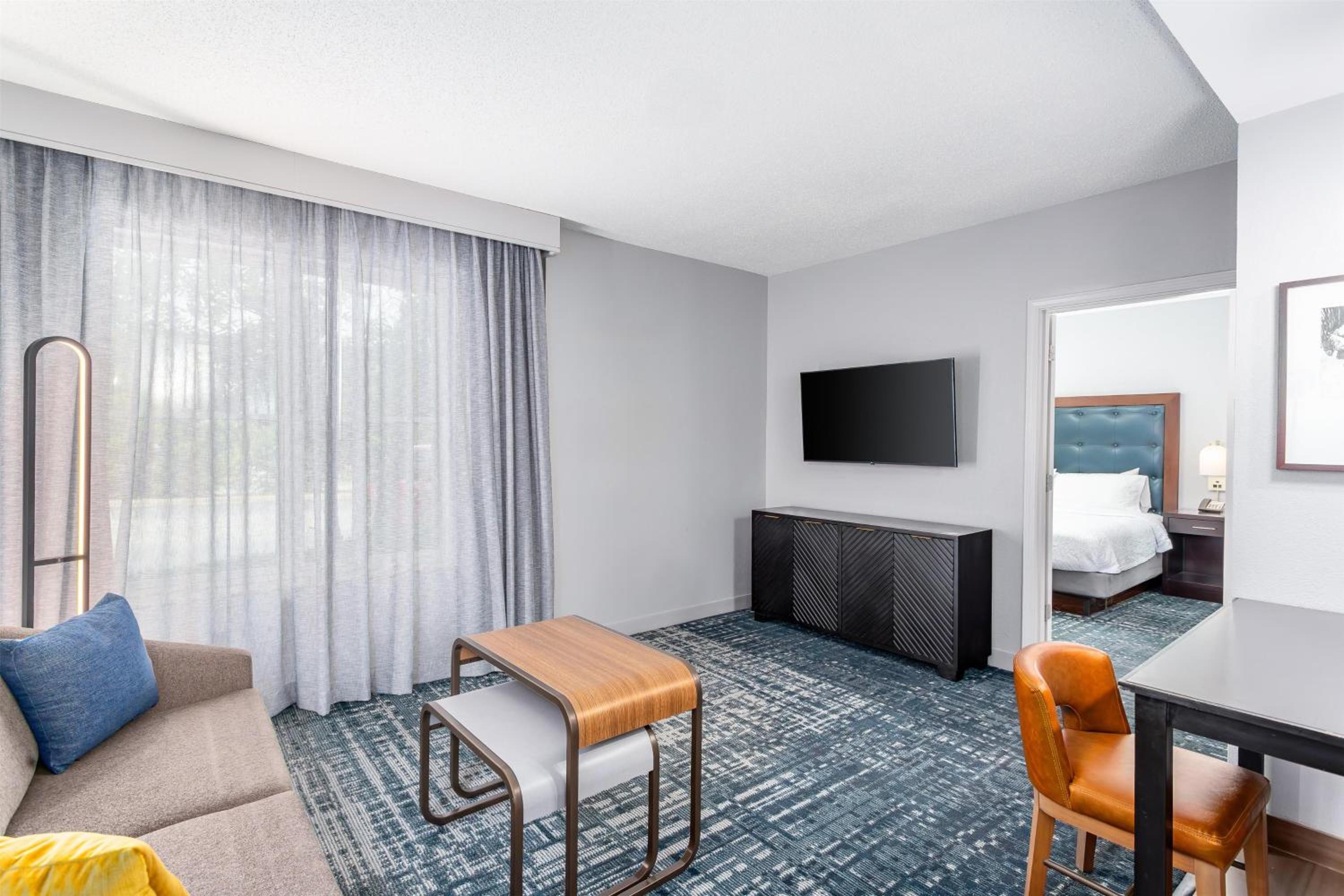One-Bedroom King Suite - Non-Smoking - Photo 3