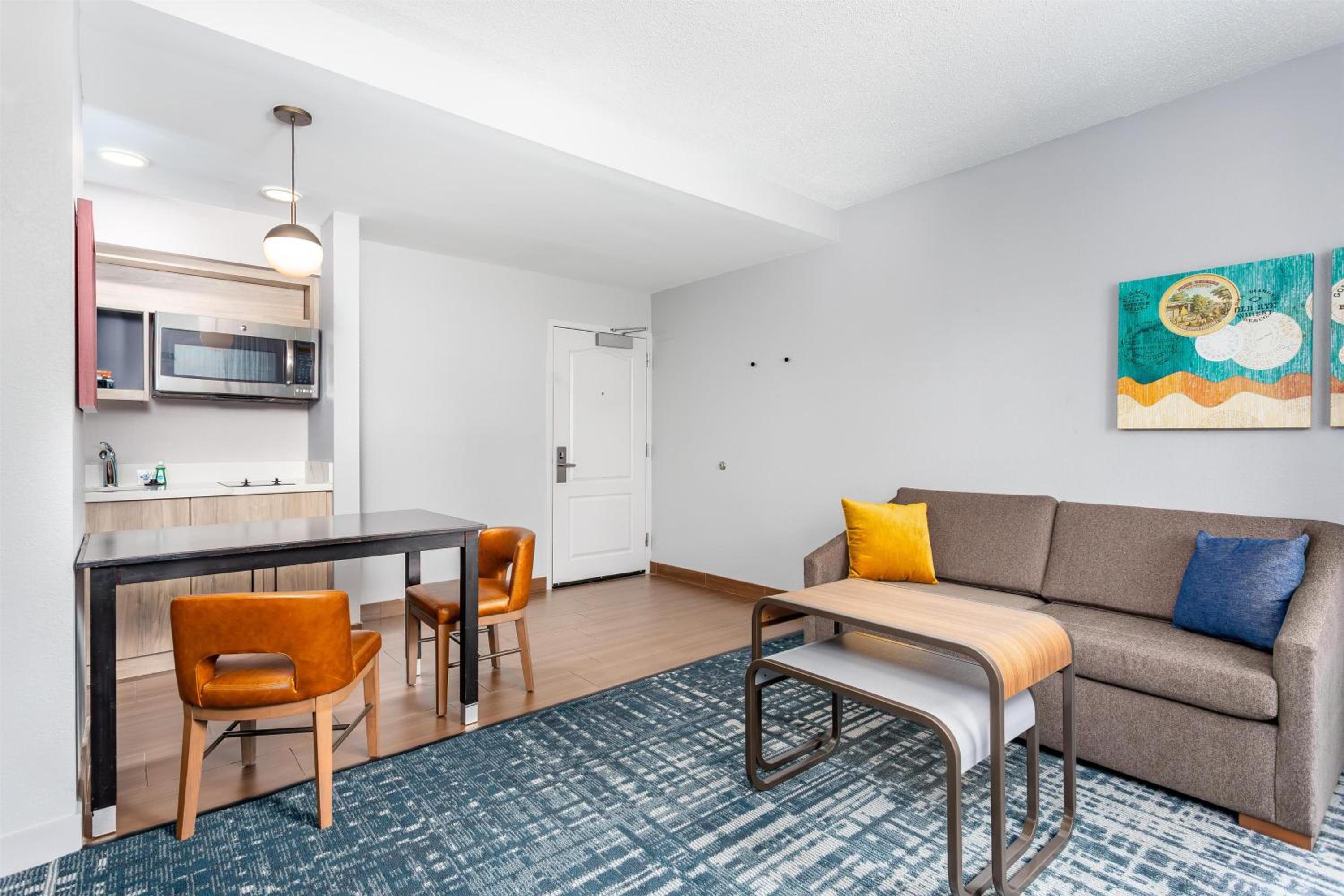 One-Bedroom King Suite - Non-Smoking - Photo 5
