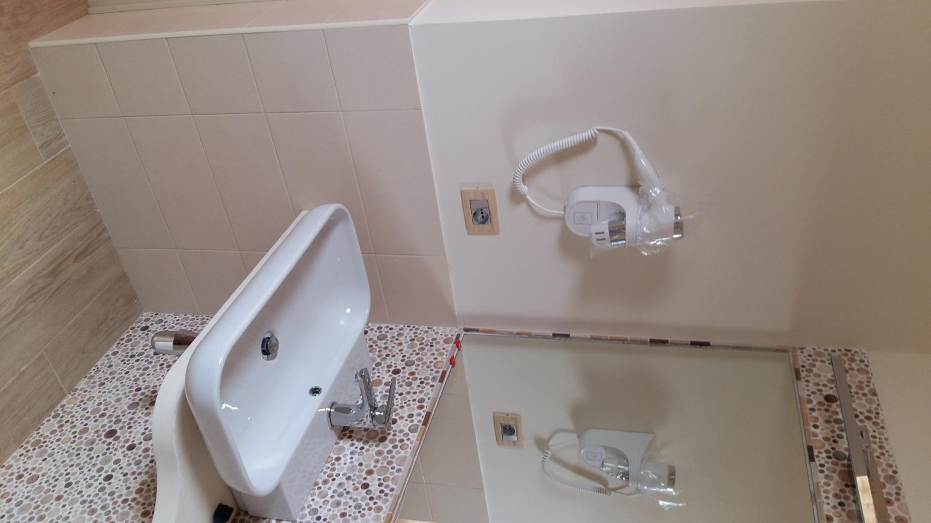 Double or Twin Room with Private Bathroom photo 2