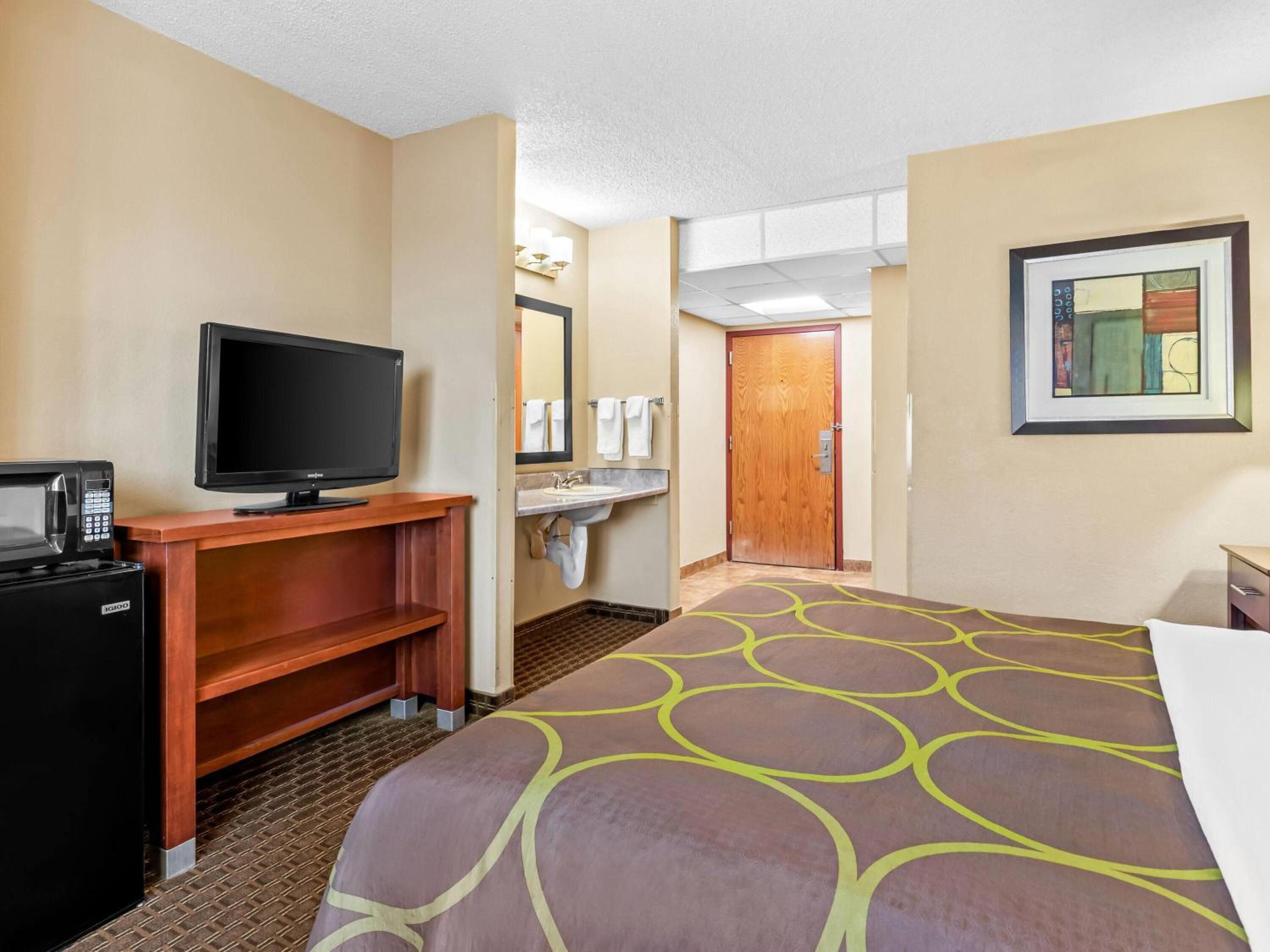 King Room with Mobility Access and Bathtub with Grab Bars, Non-Smoking - Photo 1