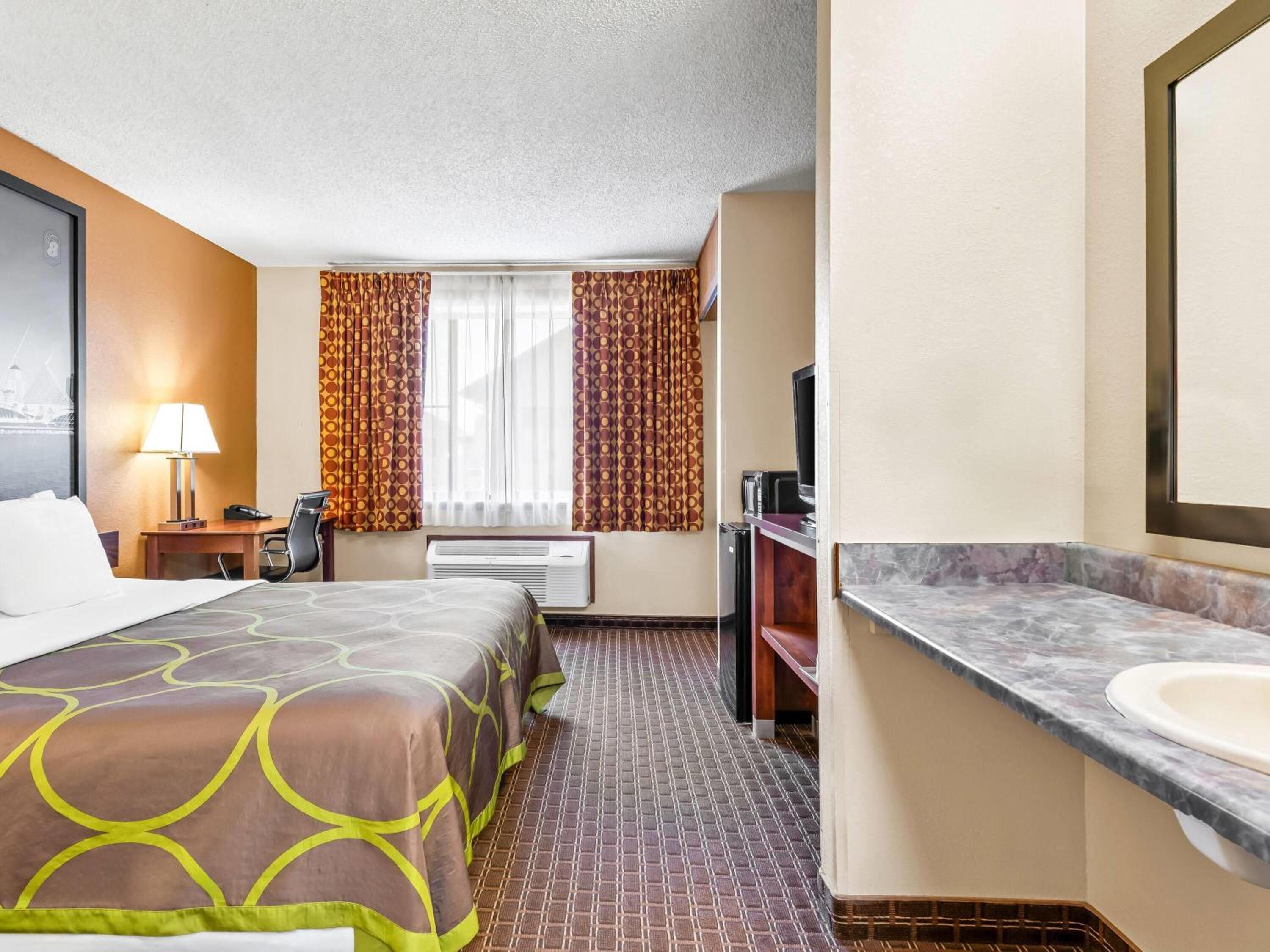 King Room with Mobility Access and Bathtub with Grab Bars, Non-Smoking - Photo 2