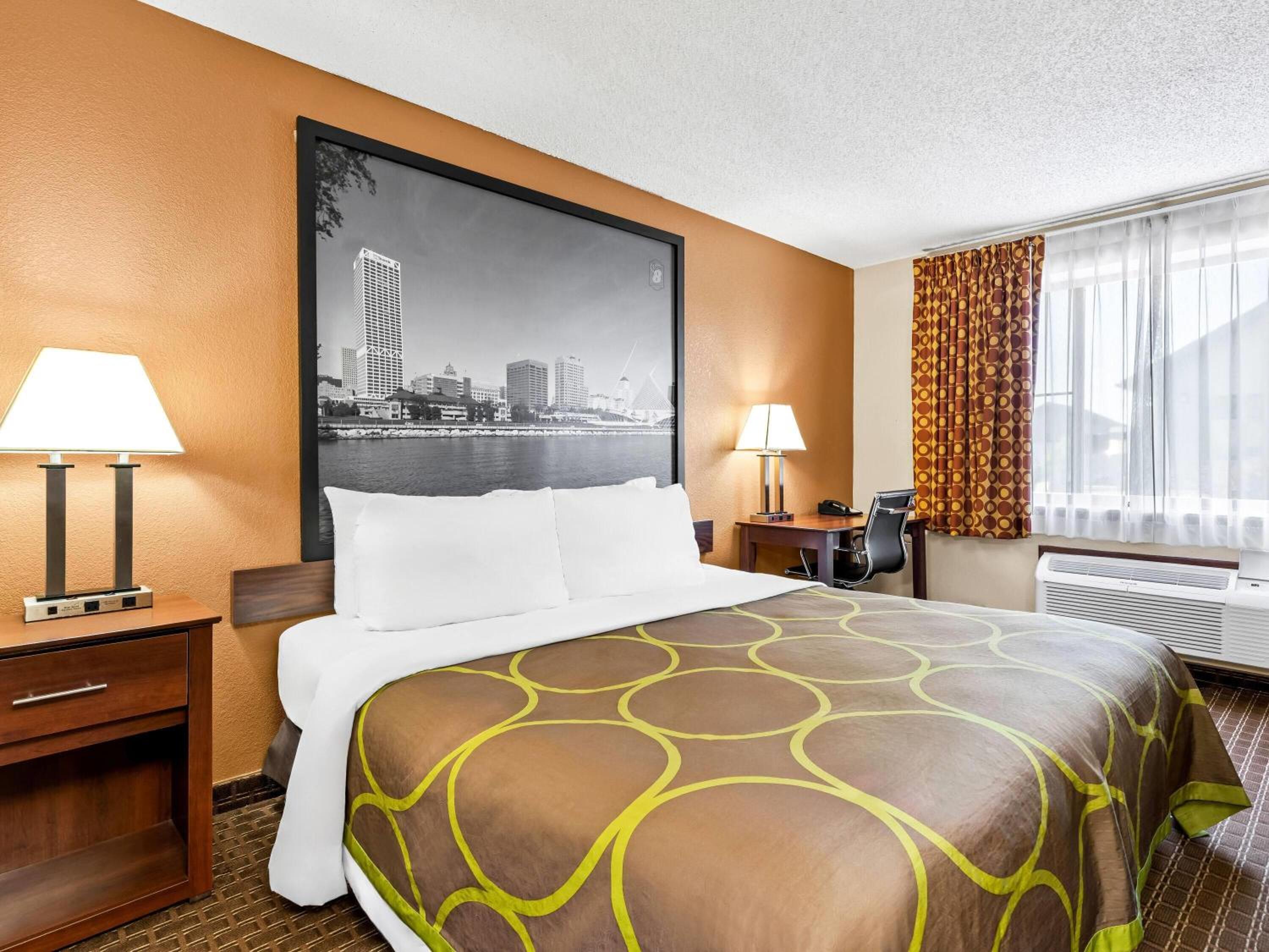 King Room with Mobility Access and Bathtub with Grab Bars, Non-Smoking - Photo 3