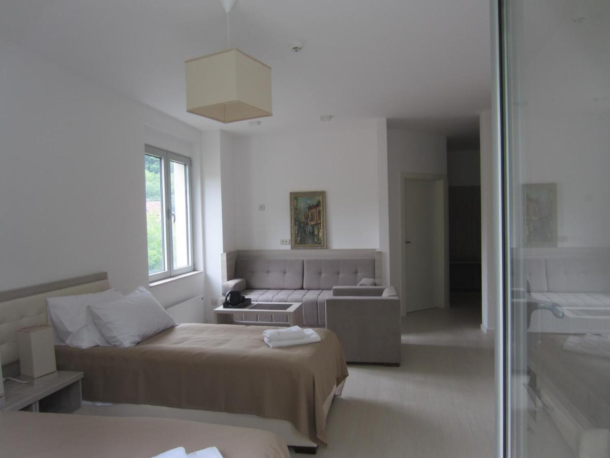 Family Room photo 3